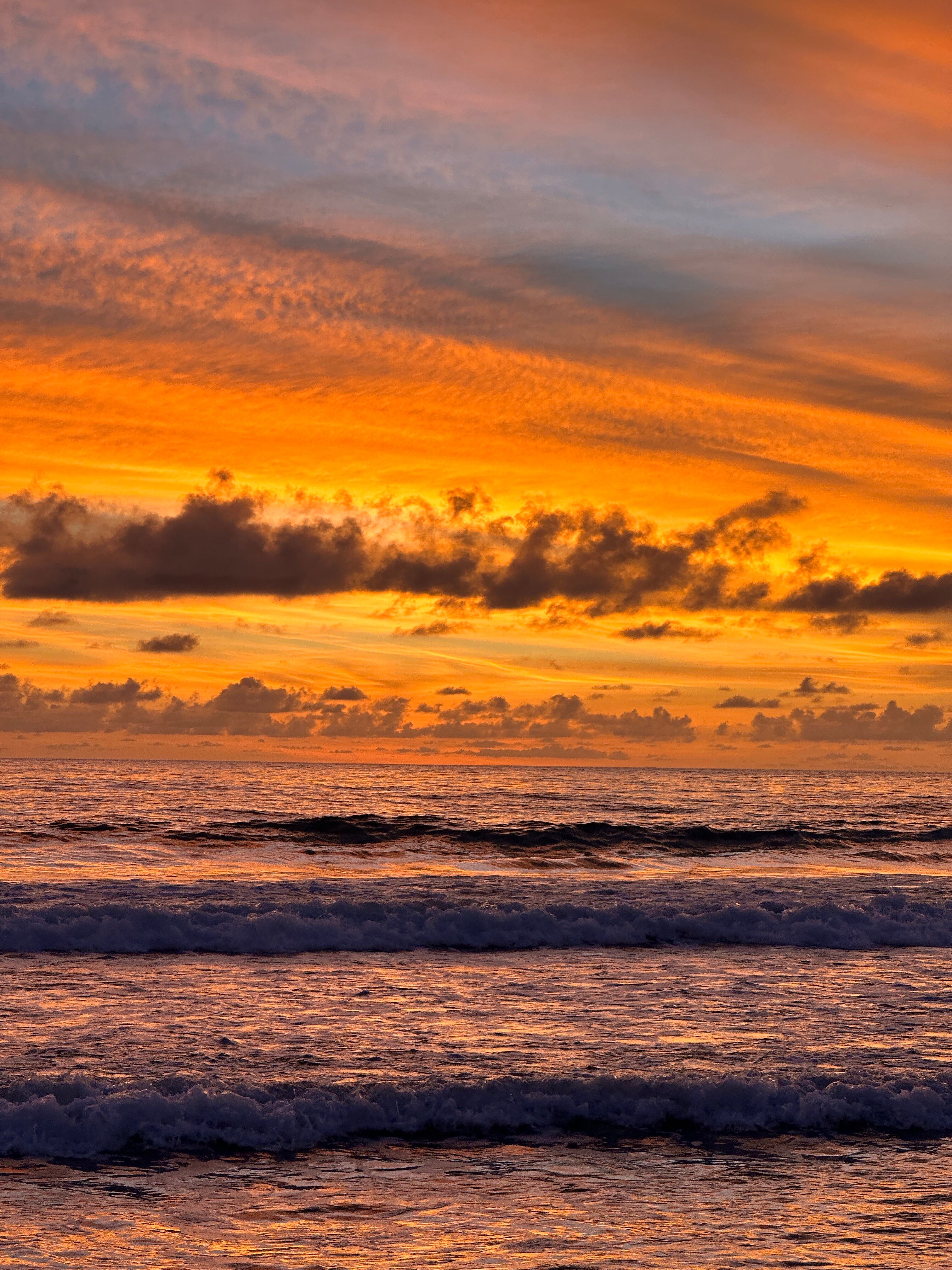 Vibrant Sunset Over Calm Ocean Waves · Free Stock Photo