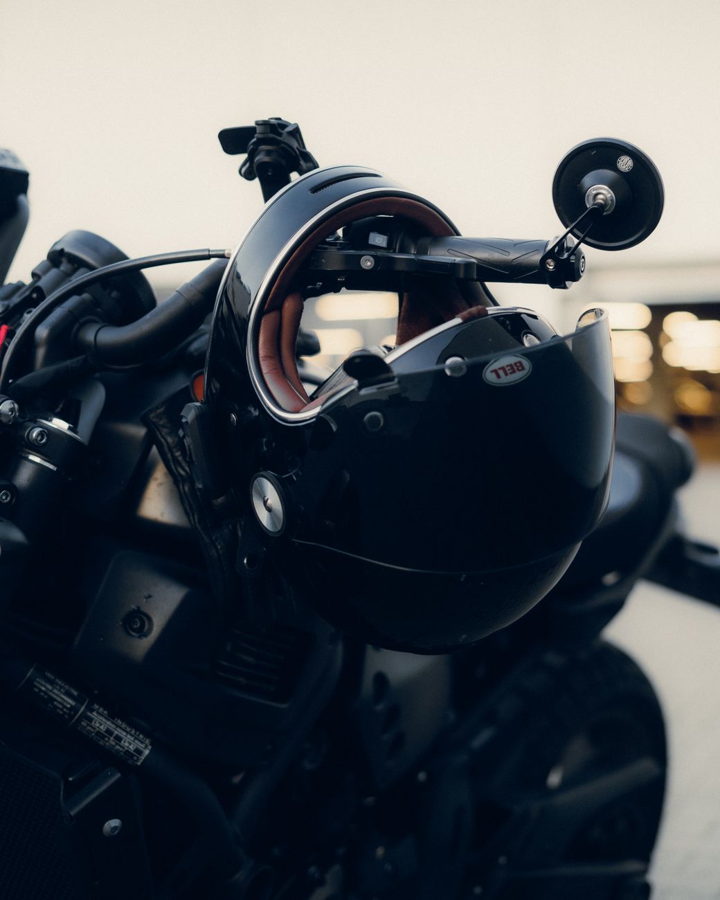 Intercom moto avec caméra intégrée : gadget ou vrai indispensable pour rouler connecté en 2026 ?