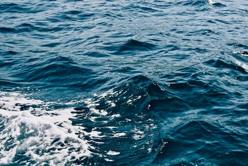 無料 海の波のクローズアップ写真 写真素材