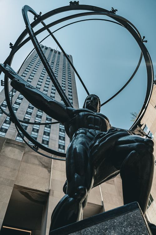 Free Iconic Atlas statue in front of Rockefeller Center in New York City, symbolizing strength and endurance. Stock Photo