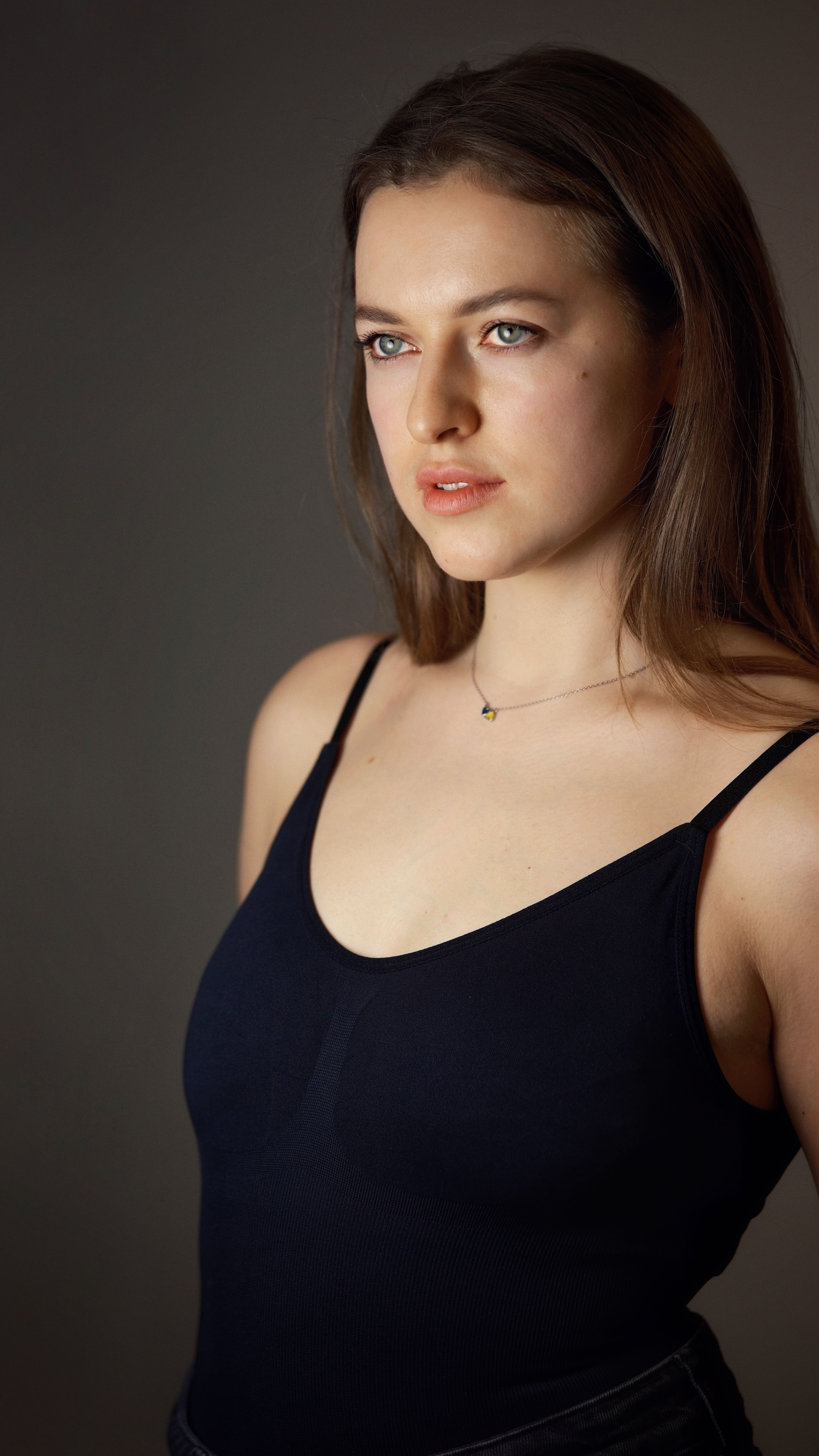 Neutral Background Portrait Photos, Download The BEST Free Neutral ...