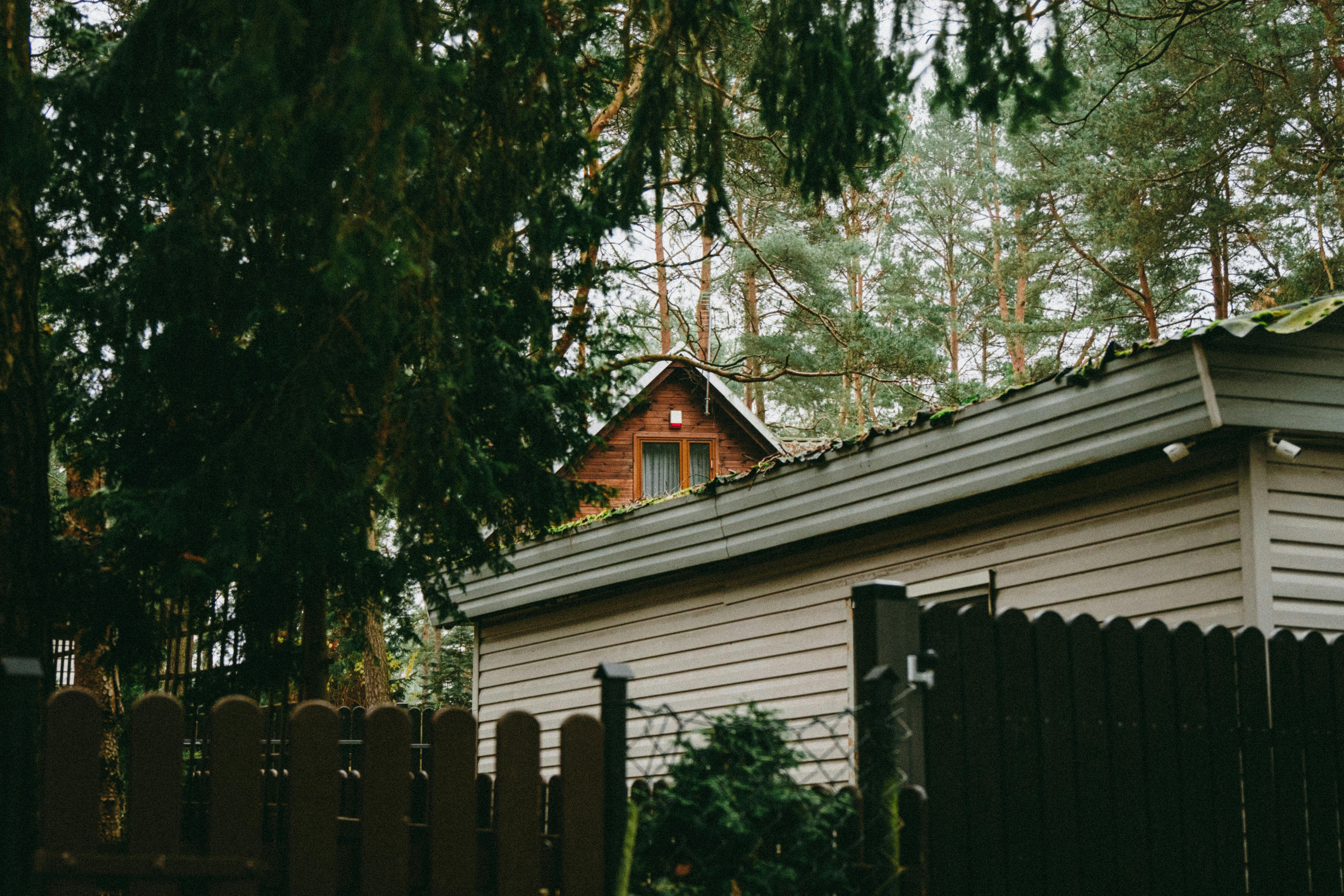 Homeowners insurance premiums soar between 2021 and 2025, new study shows — Photo by Daniel Żabiński on Pexels