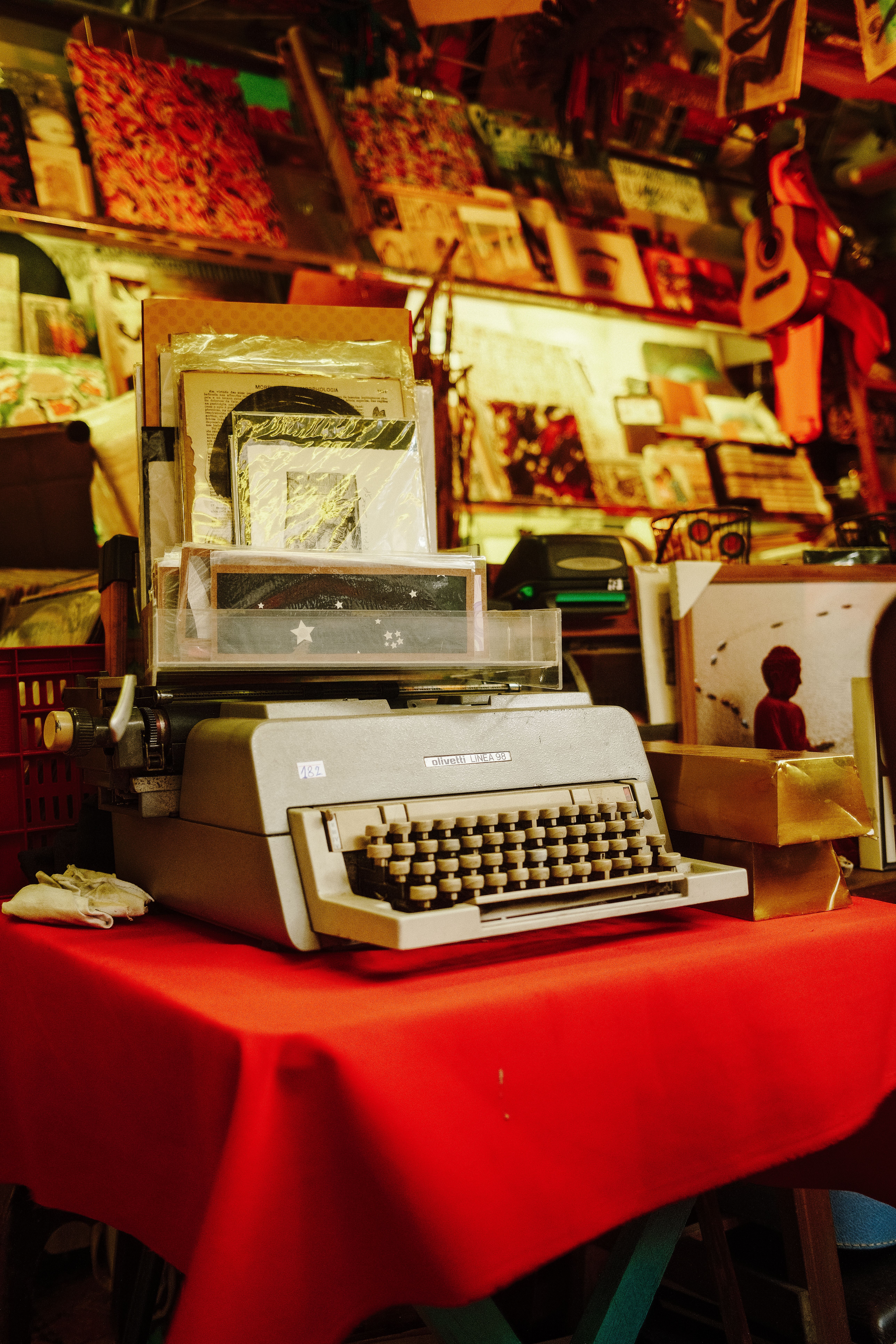 Retro typewriter in a vibrant vintage shop · Free Stock Photo