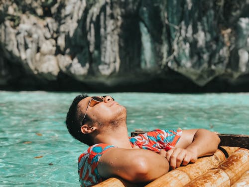 Foto De Hombre Con Gafas De Sol