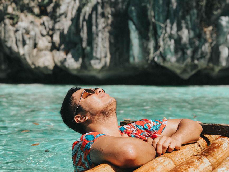 サングラスをかけている男の写真