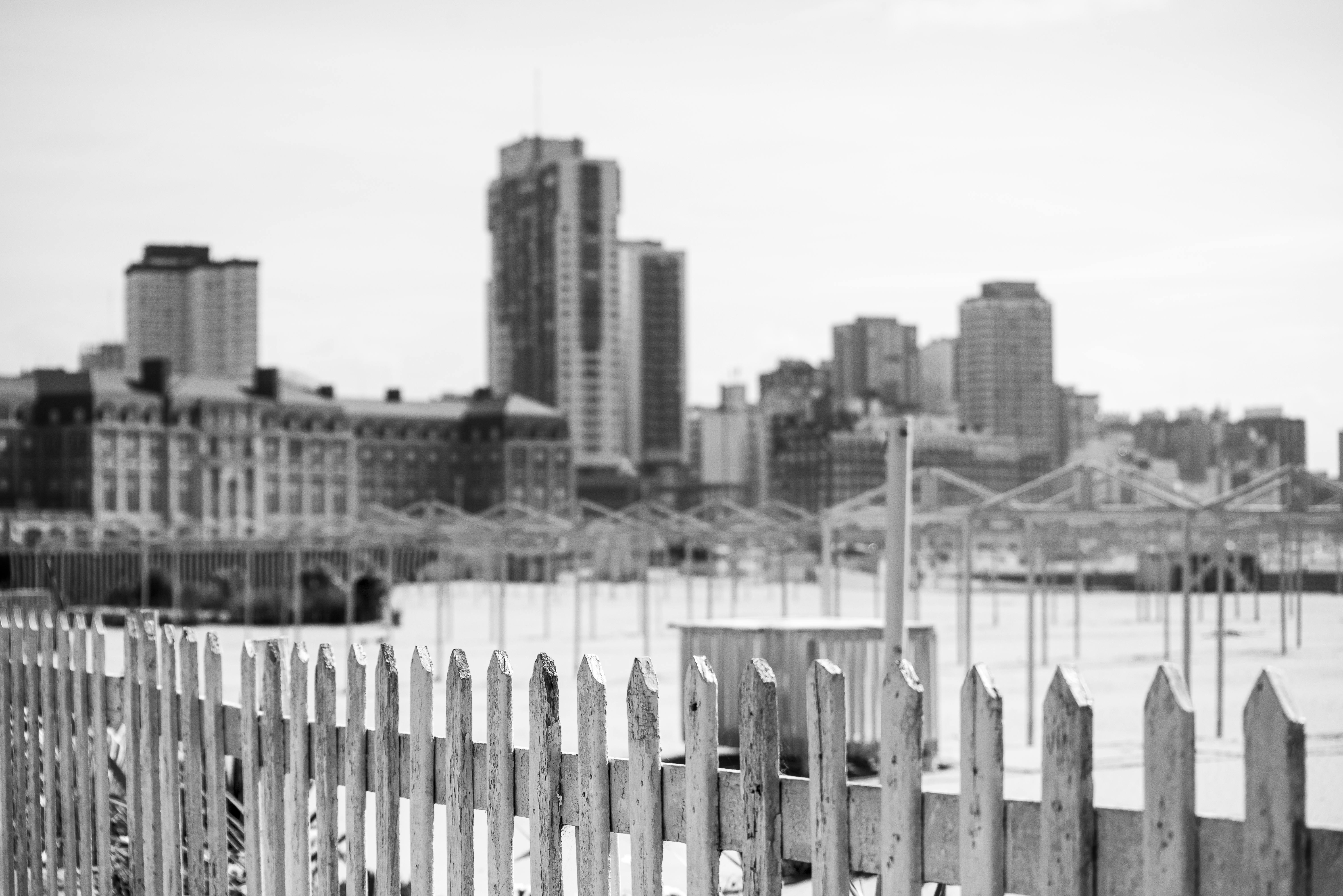 Gratuit Vedere monocromă a unui peisaj urban care prezintă arhitectura urbană a orașului Mar del Plata. Fotografie de stoc