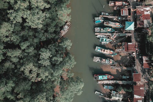 Fotografi Udara Kapal Di Dekat Perairan