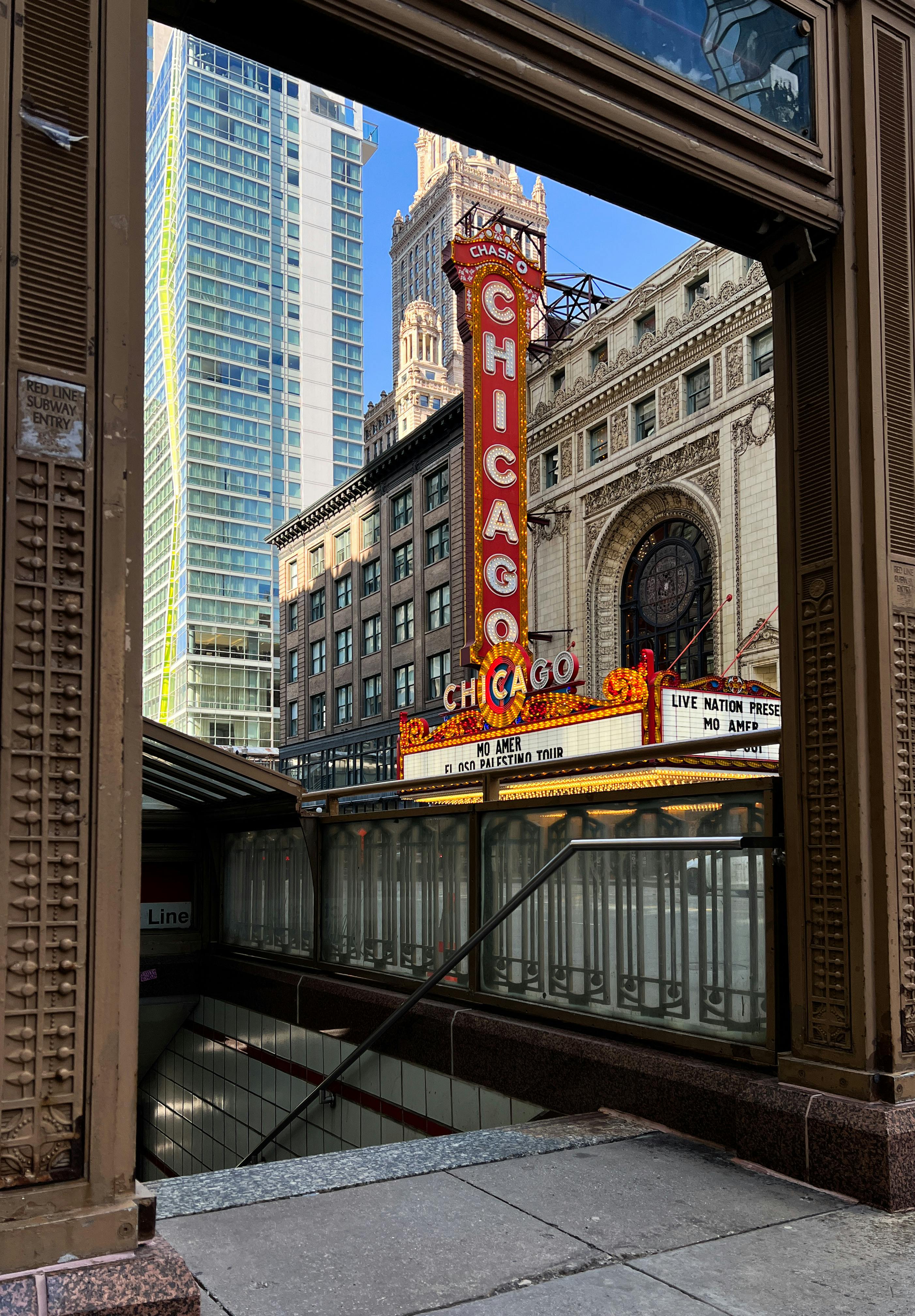 Free View of the famous Chicago Theater sign framed by city architecture. Stock Photo