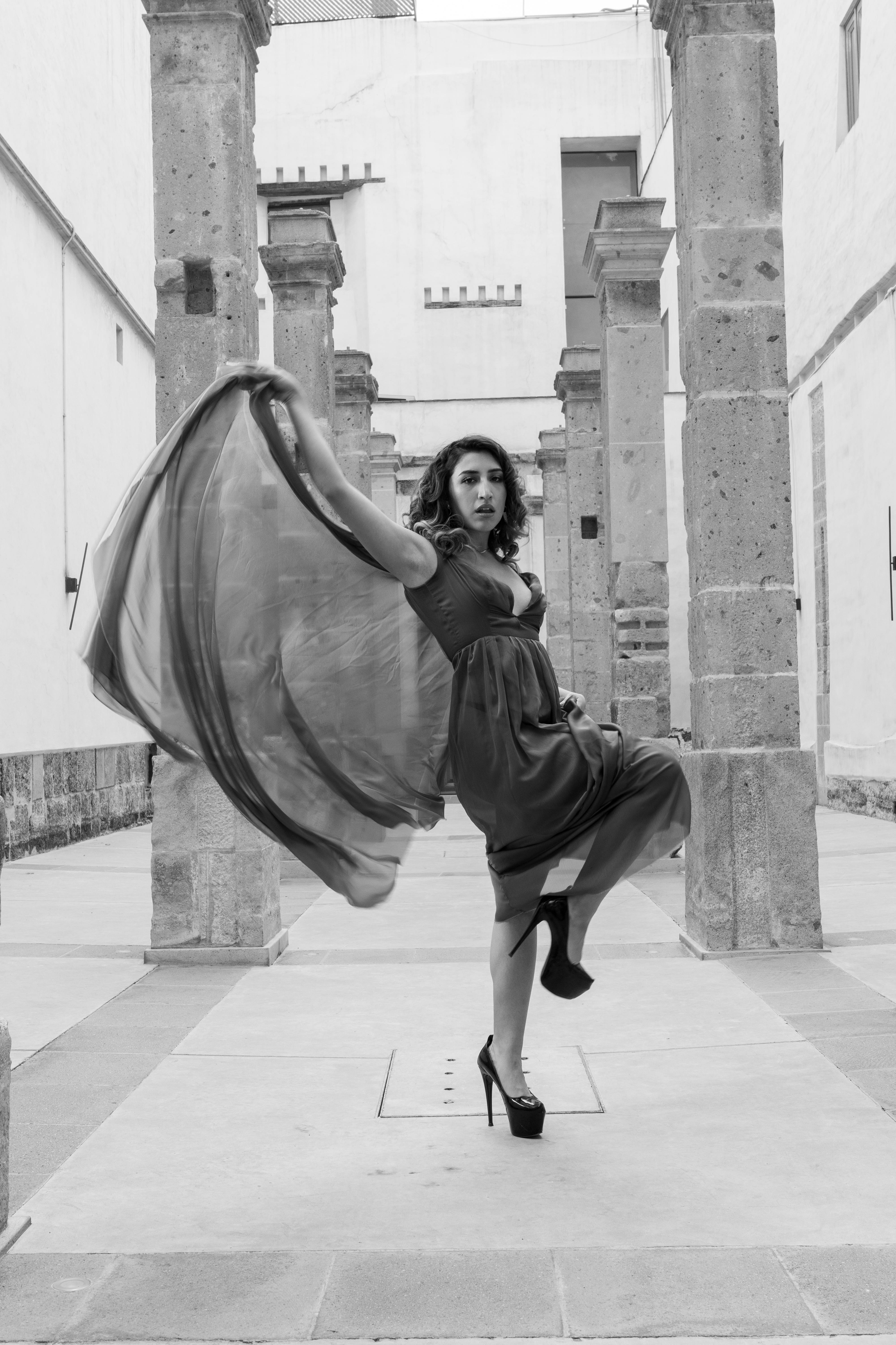 51.048+ Fotos y Imágenes de Mujeres+bailando+en+tanga Gratis · Banco de