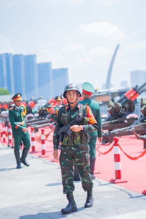 Những Người Lính Mặc Quân Phục Ngụy Trang Trong Cuộc Diễu Hành · Ảnh có ...