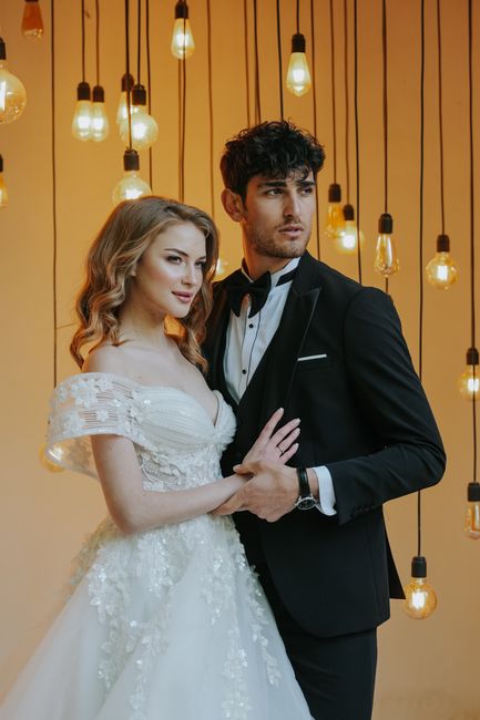 Inspirasi Gaya Pakaian Couple Sopan untuk Hari Spesial Inspirasi Gaya Pakaian Couple Sopan untuk Hari Spesial