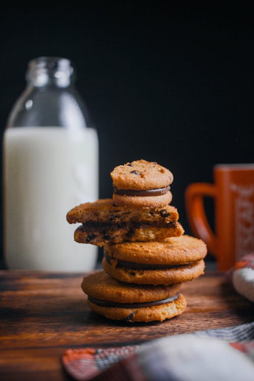 Foto Van Opgestapelde Chocoladekoekjes