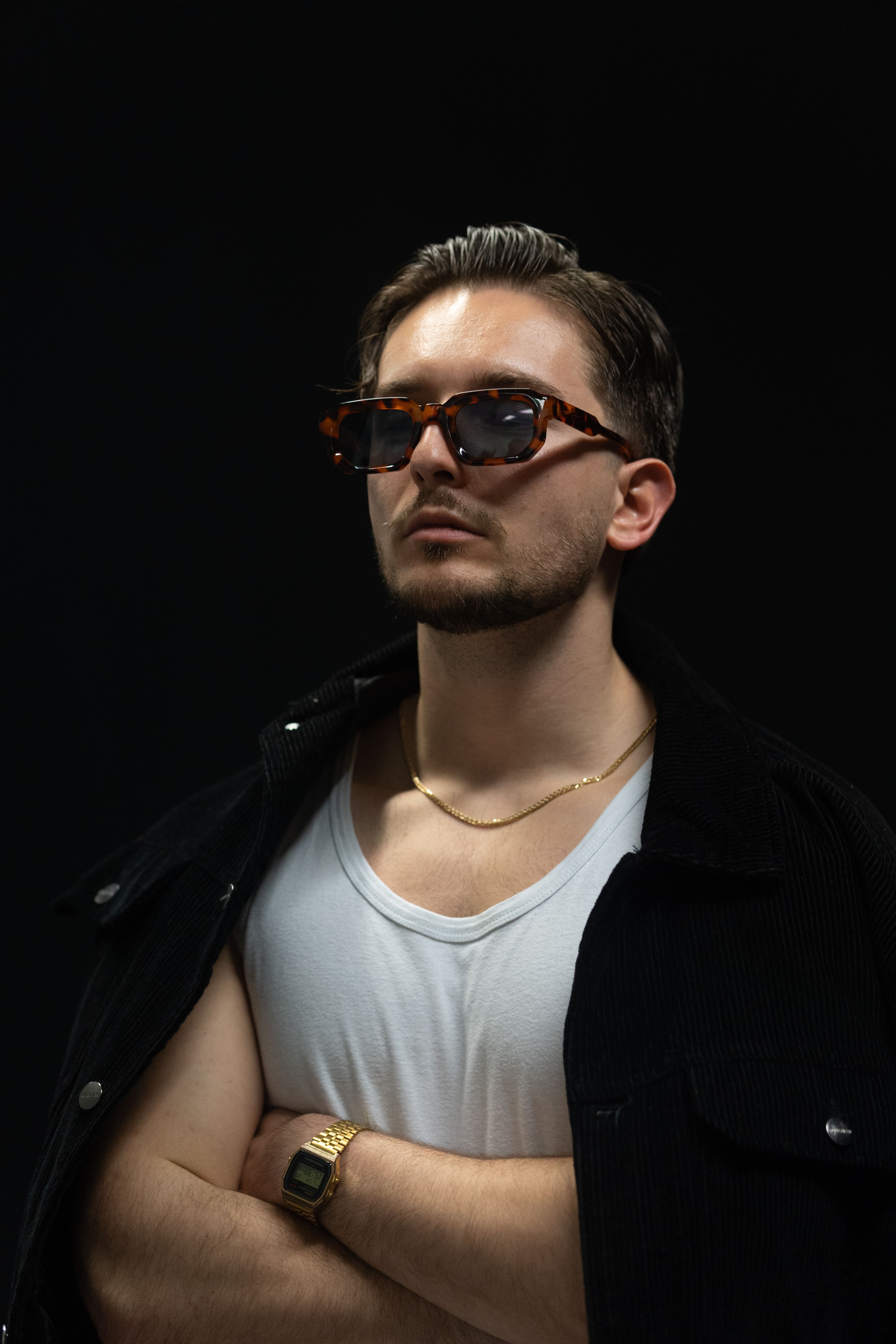 Stylish Man in Sunglasses with Confident Pose · Free Stock Photo