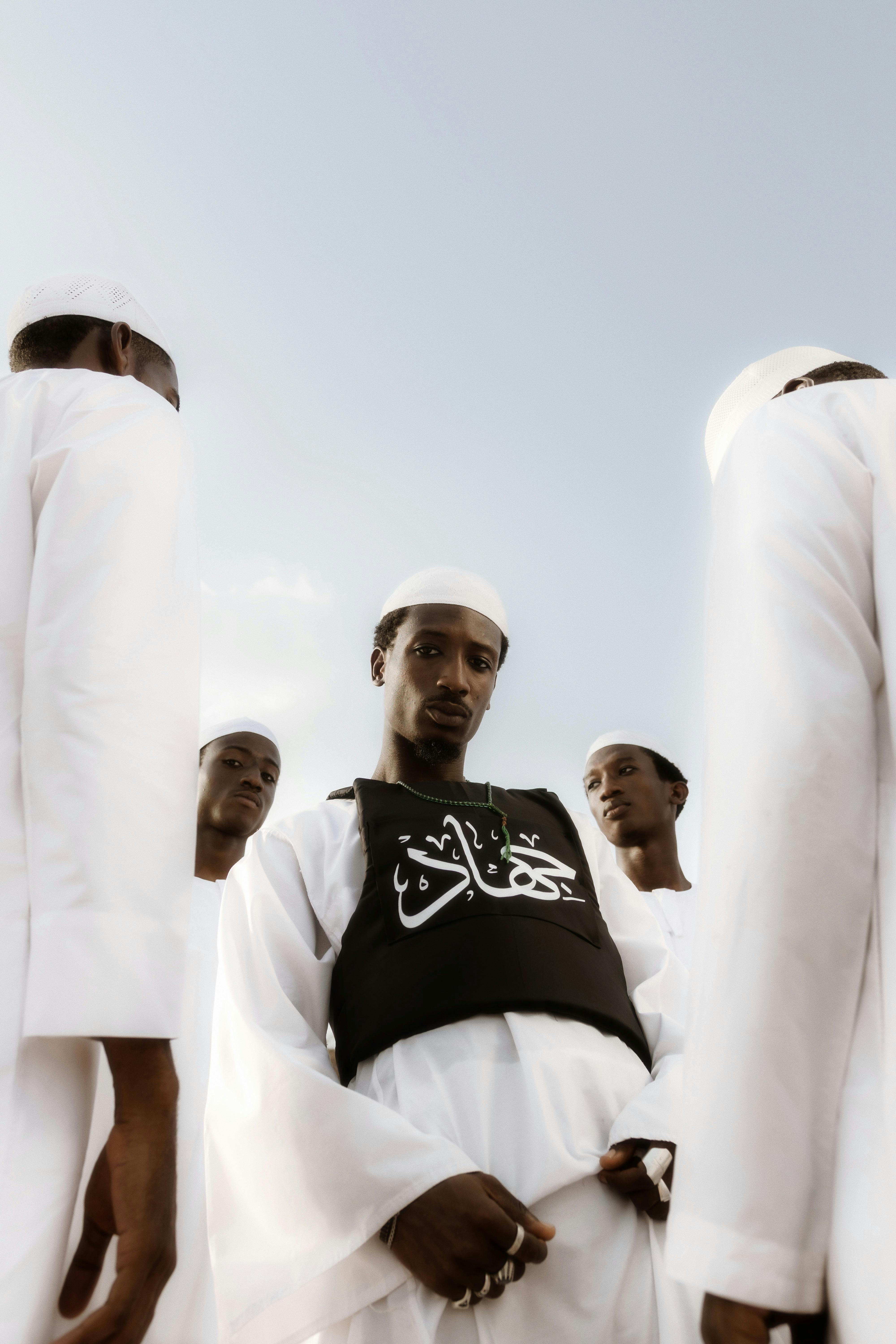 361.252+ Fotos y Imágenes de Hombres