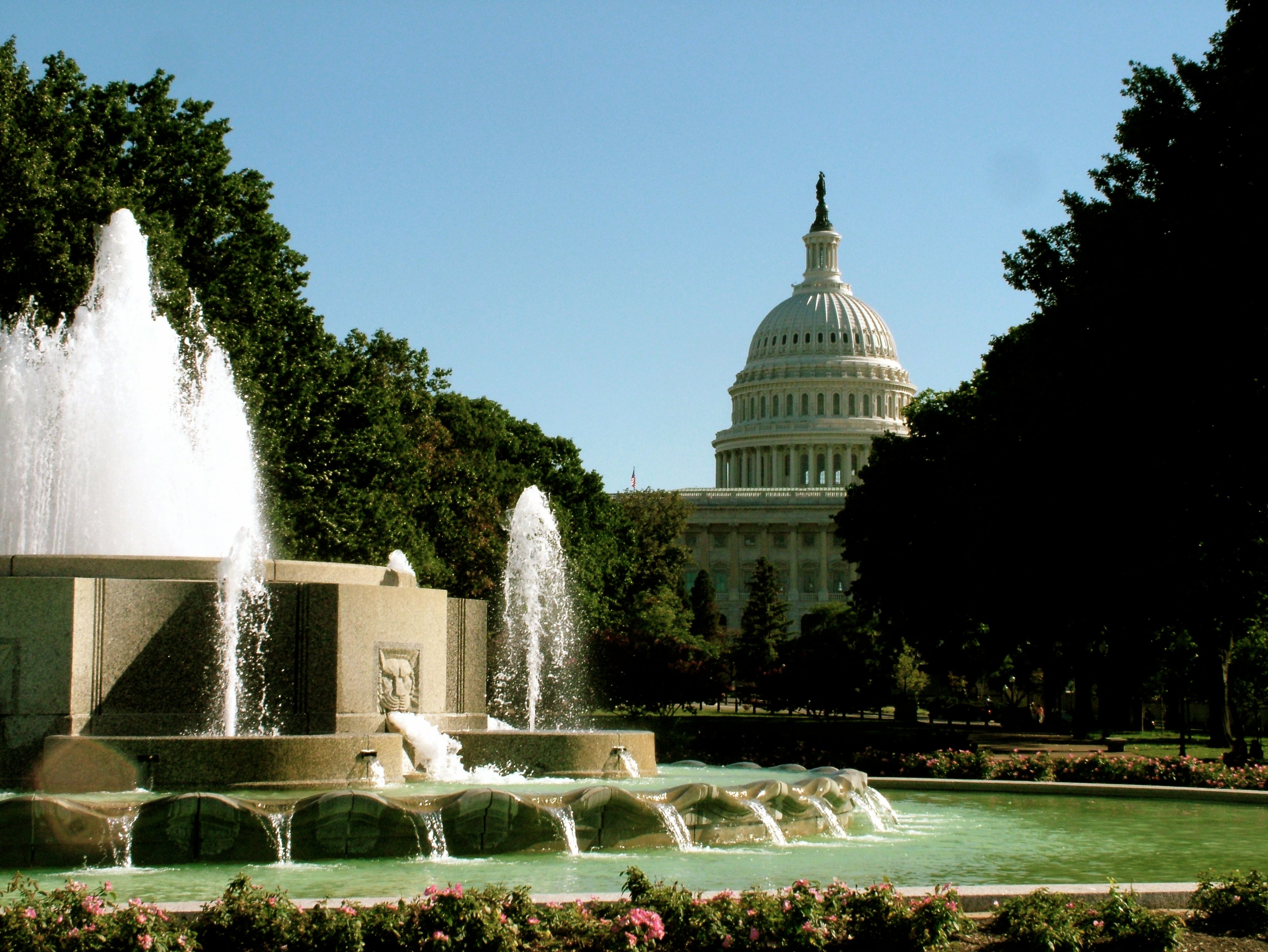 Majestic View of US Capitol with Fountain · Free Stock Photo