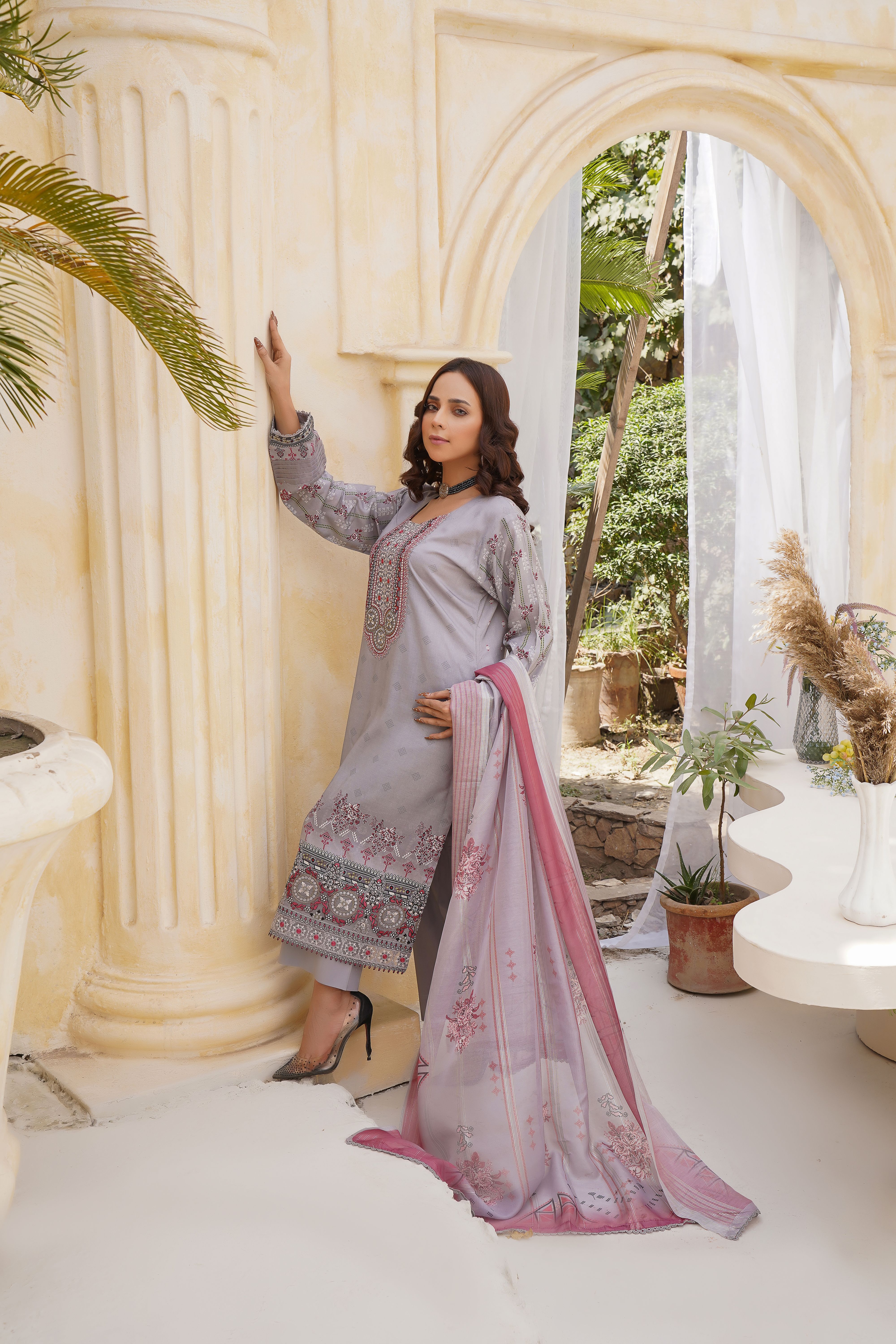 Graceful Traditional Pakistani Dress For