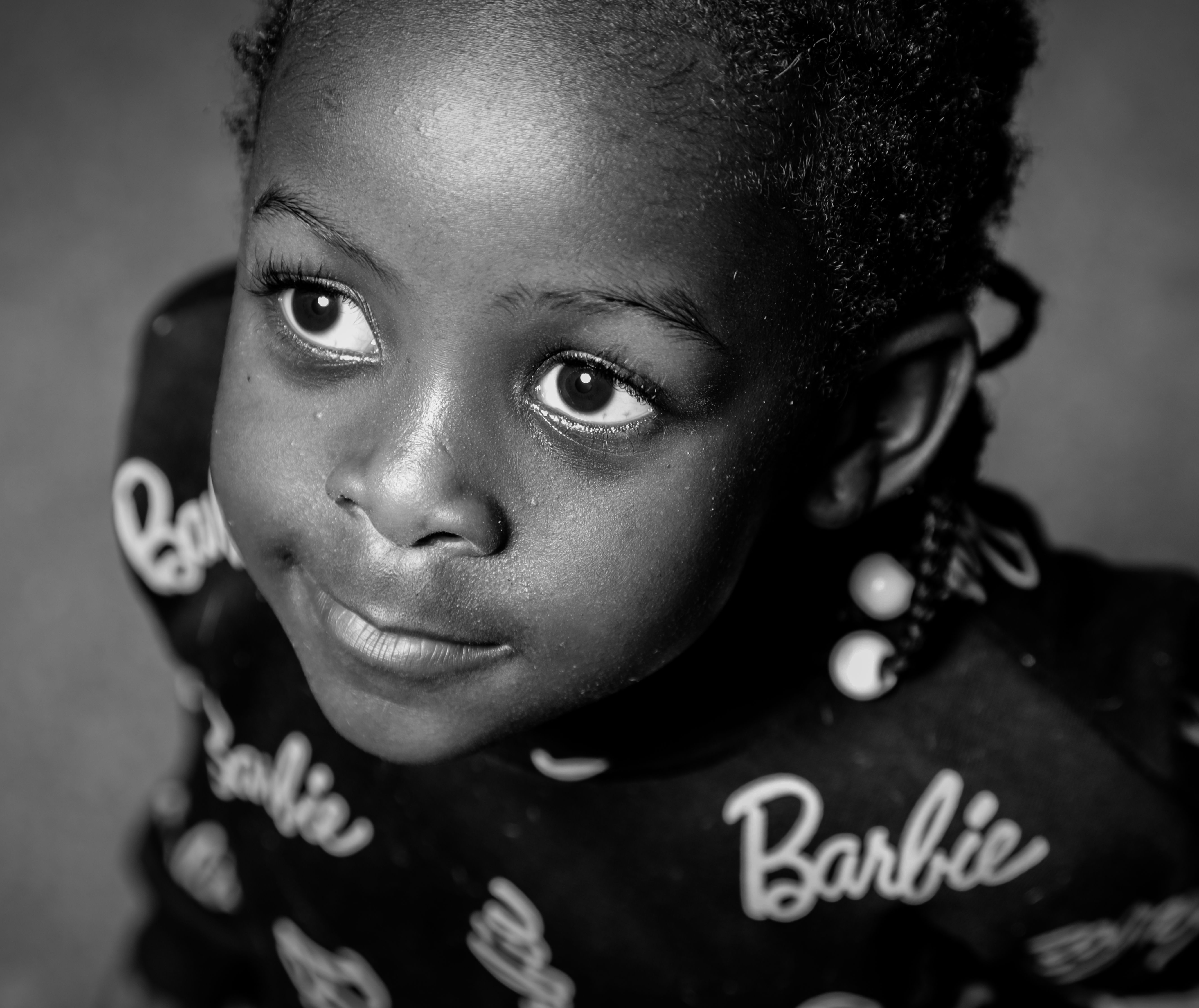 Cautivador Retrato En Blanco Y Negro De Un Niño · Foto de stock gratuita