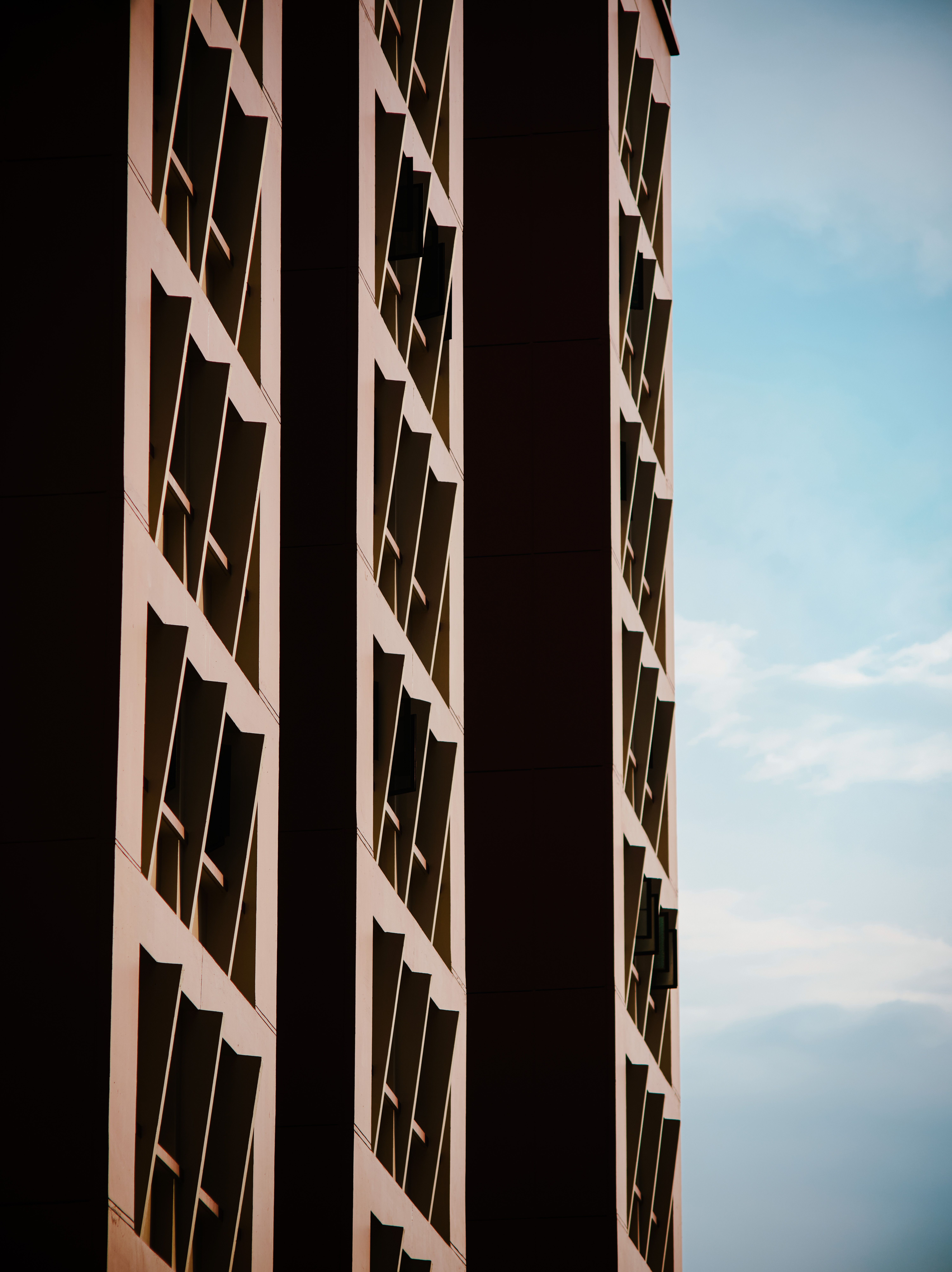 Modern Skyscraper with Unique Architectural Design · Free Stock Photo