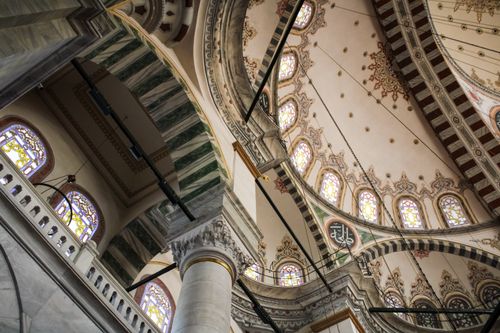 Free Intricate ceiling design of a mosque in Istanbul with exquisite decoration and architecture. Stock Photo