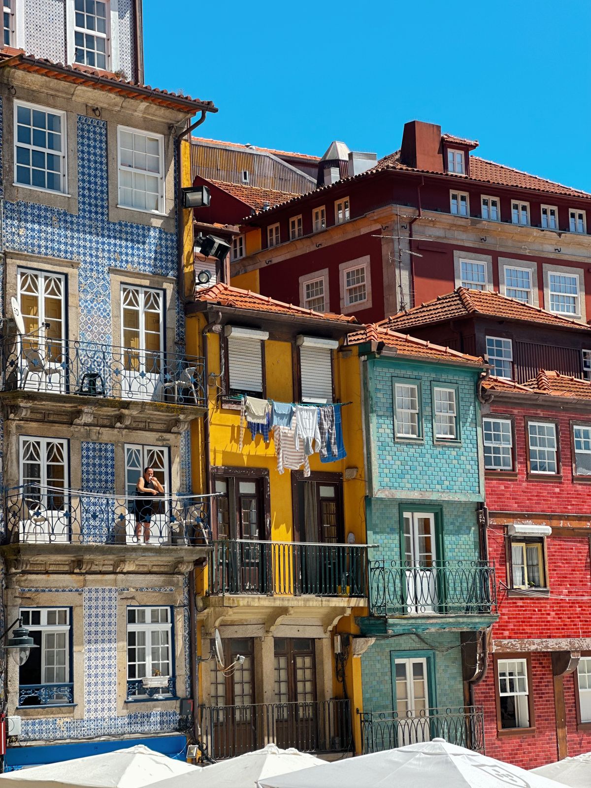Porto - fațade colorate de clădiri istorice din oraș