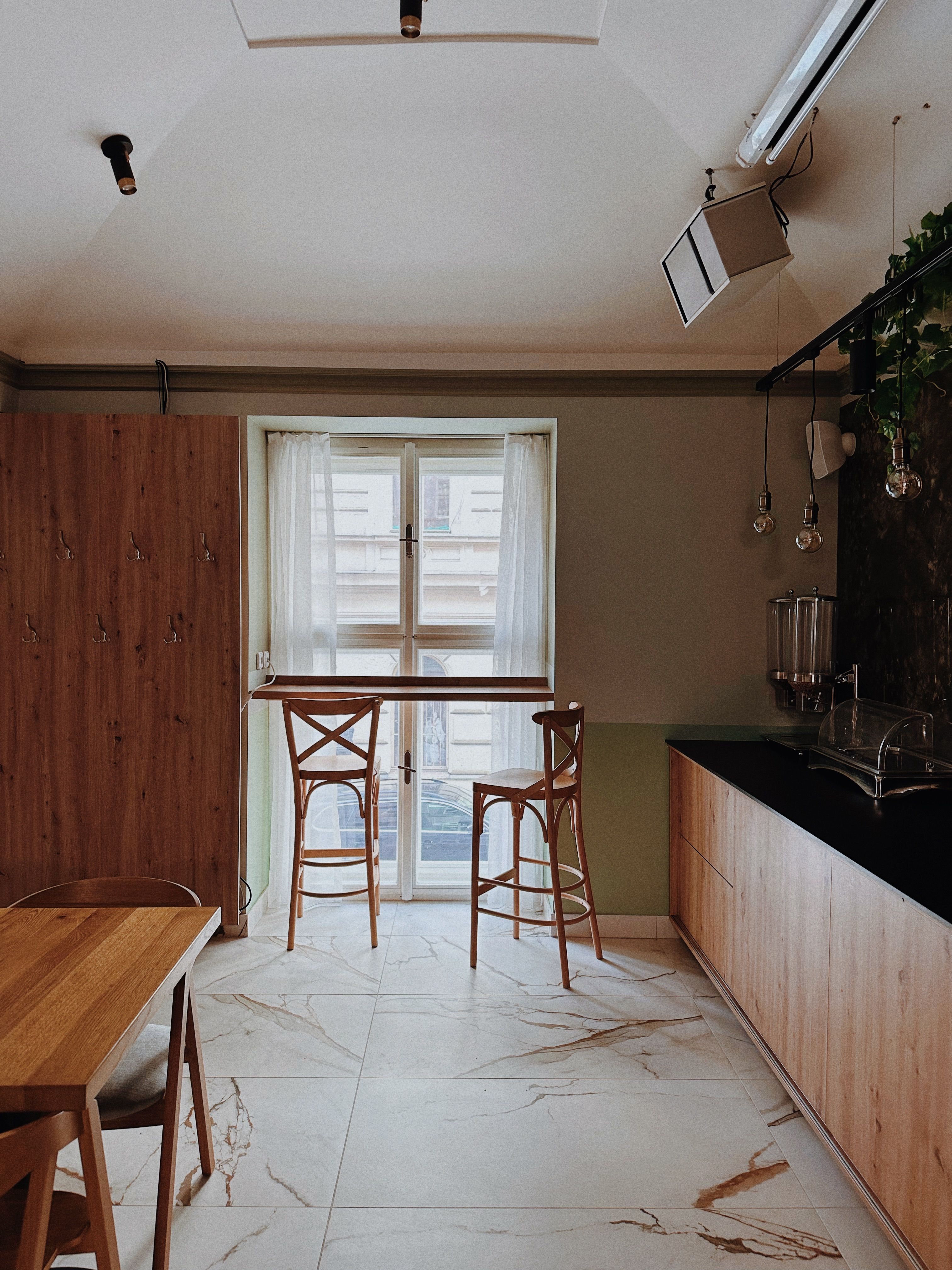 Warm Scandinavian kitchen with natural light, wooden furniture and a bright, relaxed palette