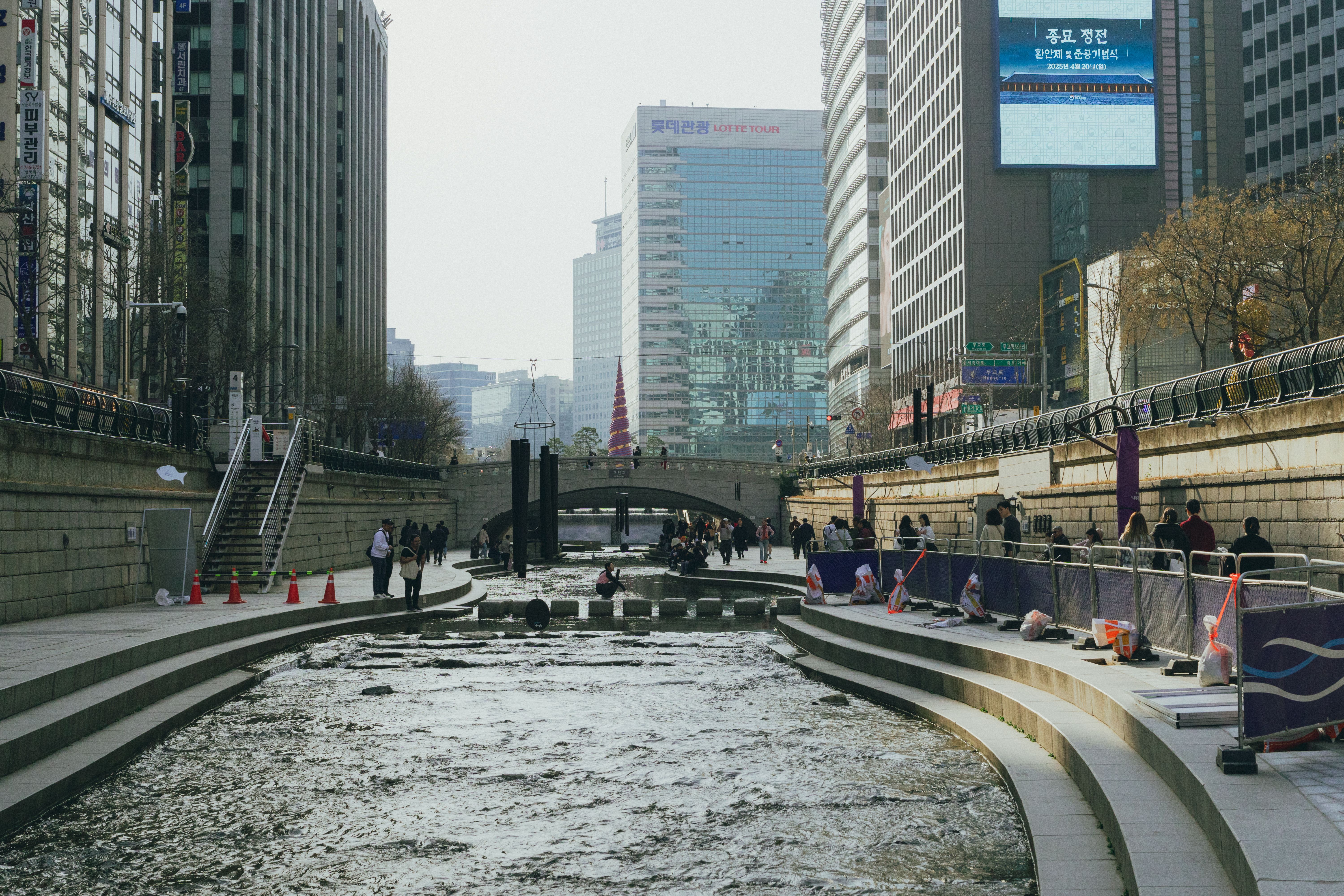 Urban Landscape of Cheonggyecheon Stream in Seoul