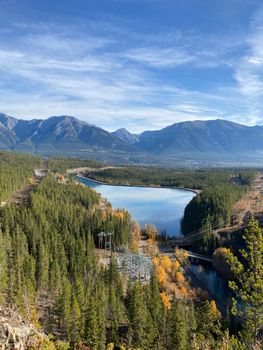 Breathtaking panorama of a tranquil lake surrounded by mountains in Banff National Park.