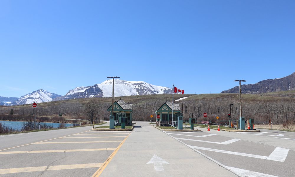 canada border crossing immigration checkpoint