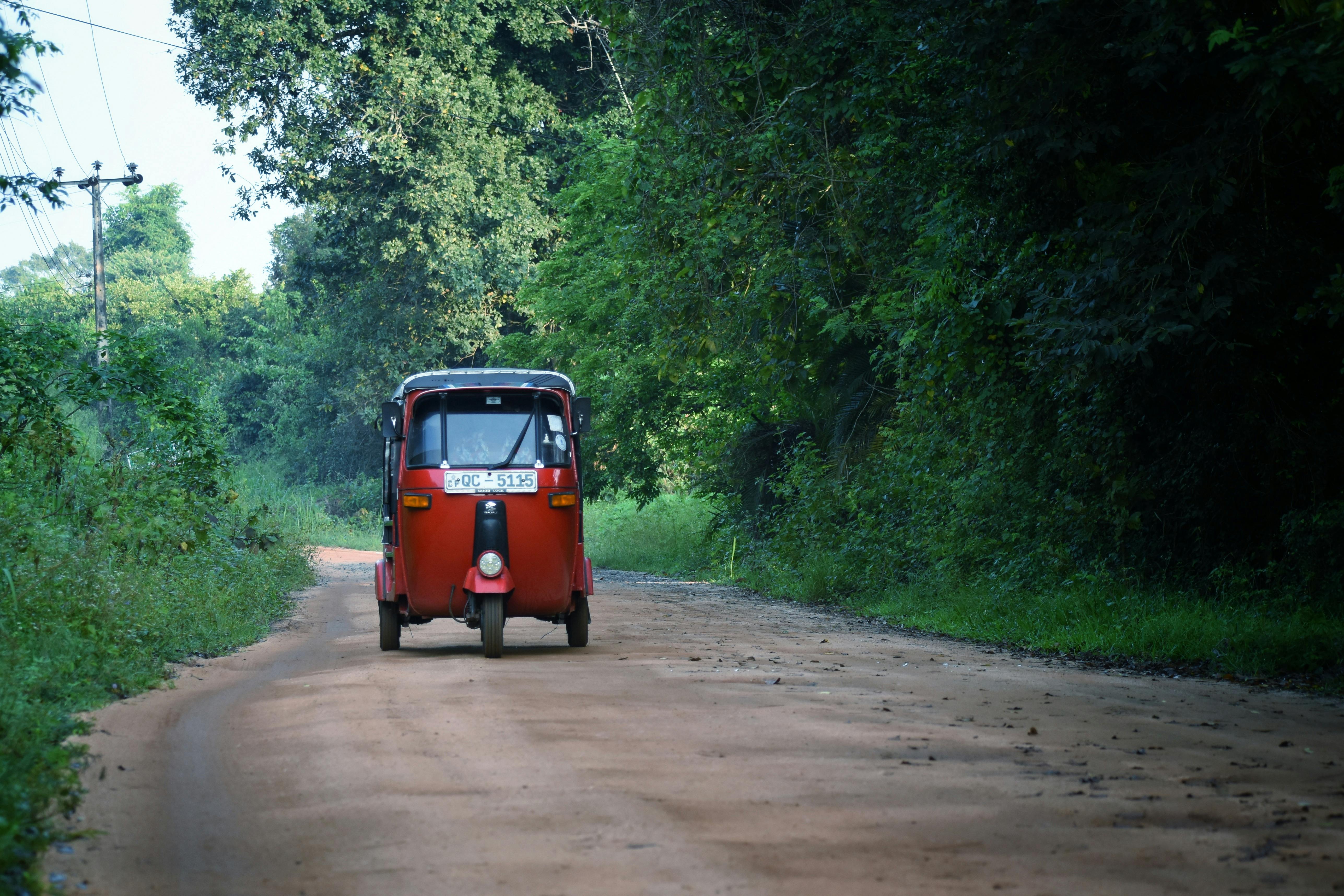 Etek ostidan video Ular yuk mashinasi haydovchisini sikishdi