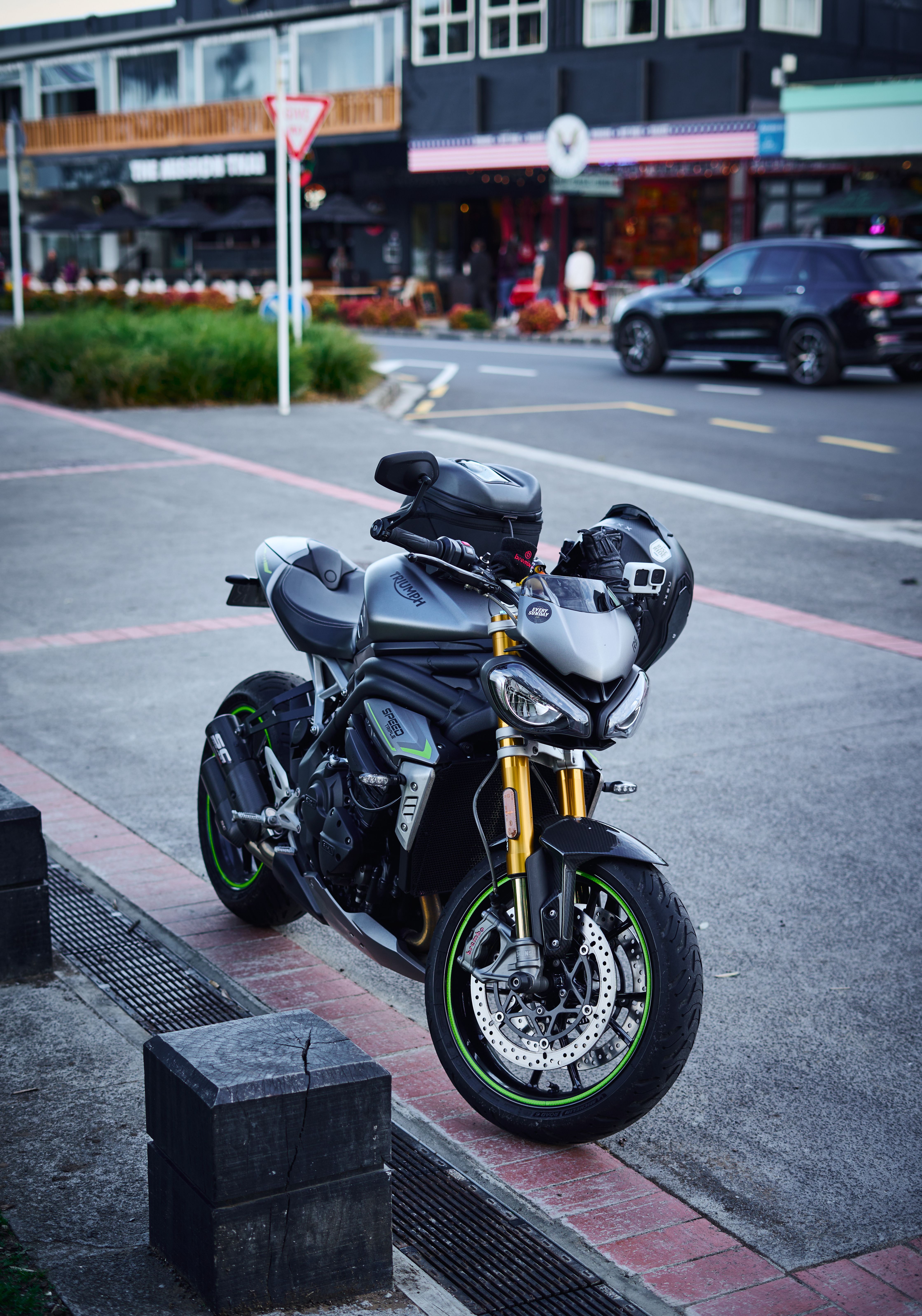 Moto Esportiva Moderna Estacionada Na Rua Auckland · Foto profissional ...