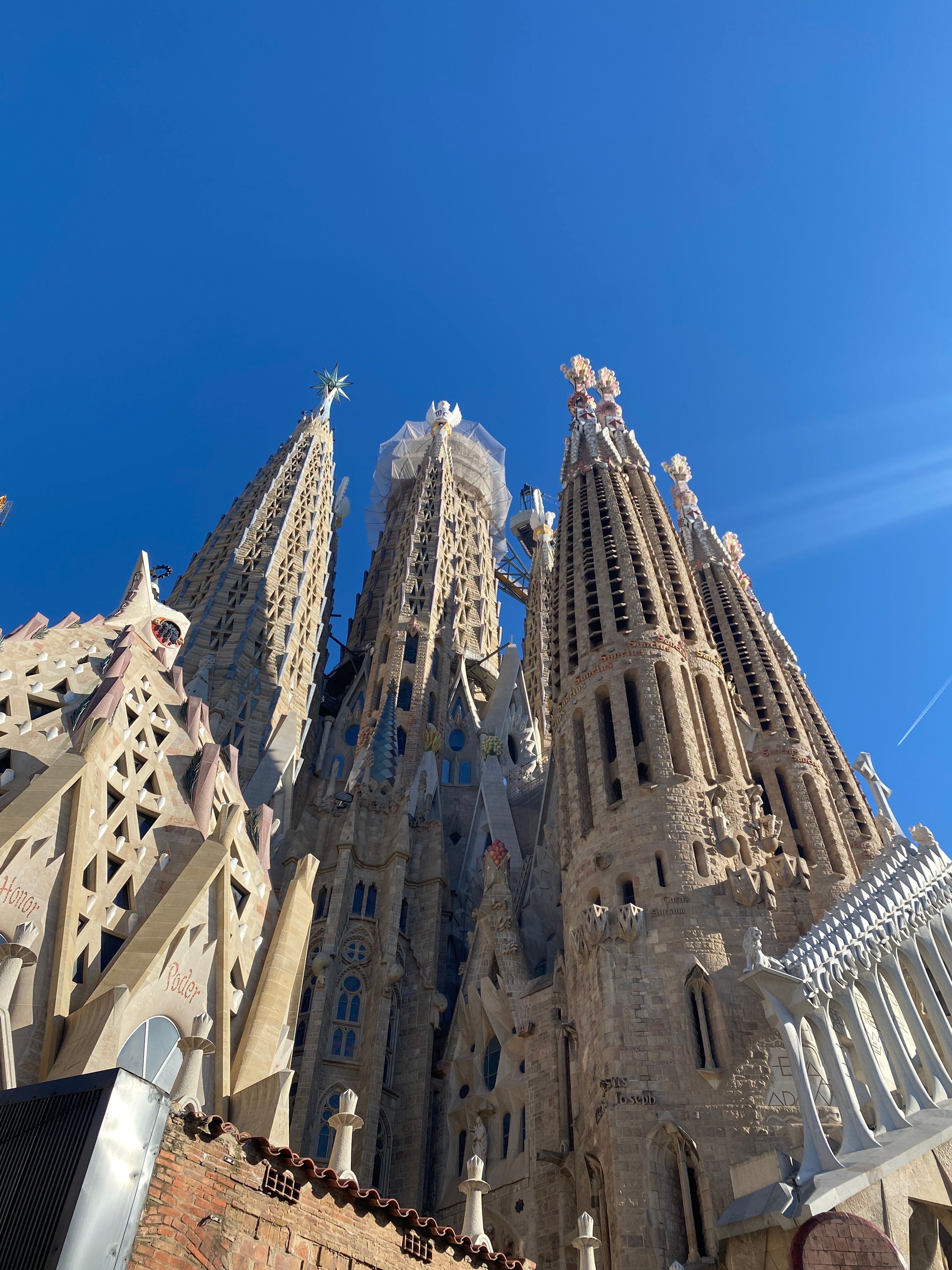 sagrada-fam-lia-under-a-clear-blue-sky-free-stock-photo
