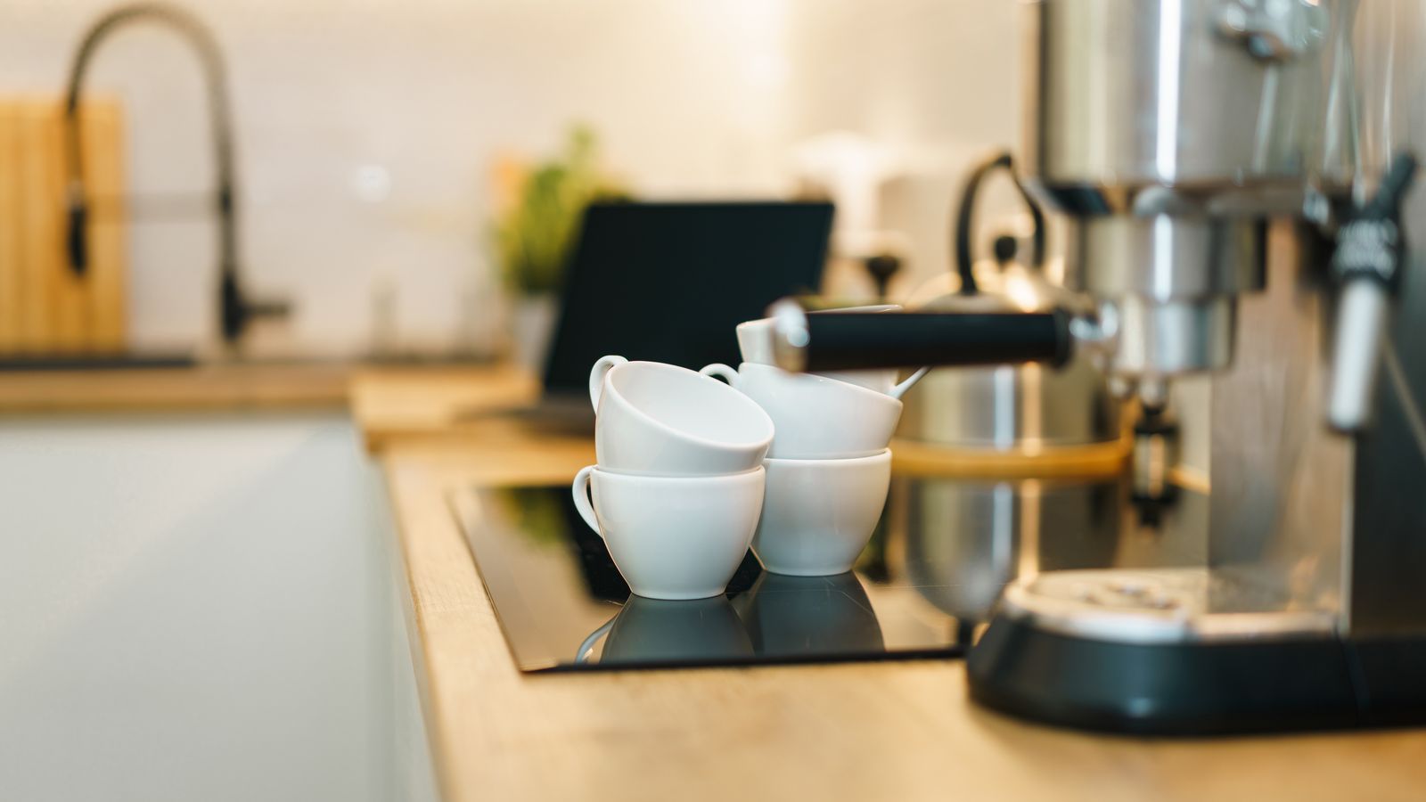 A Hardshell-built espresso machine that became a Top-3 best-seller on Amazon USA — proof, not promises