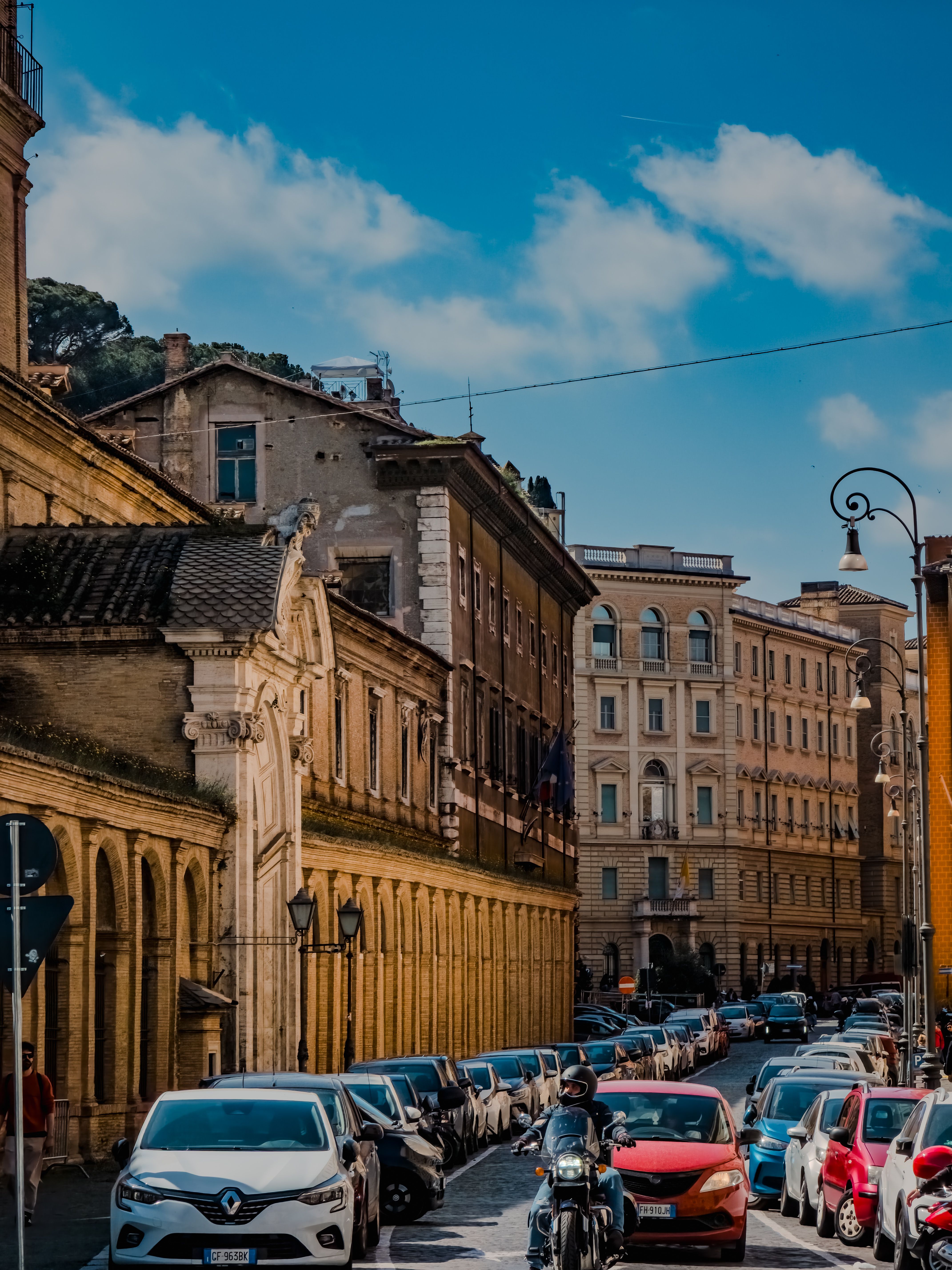 Bustling Rome Street with Historical Architecture · Free Stock Photo