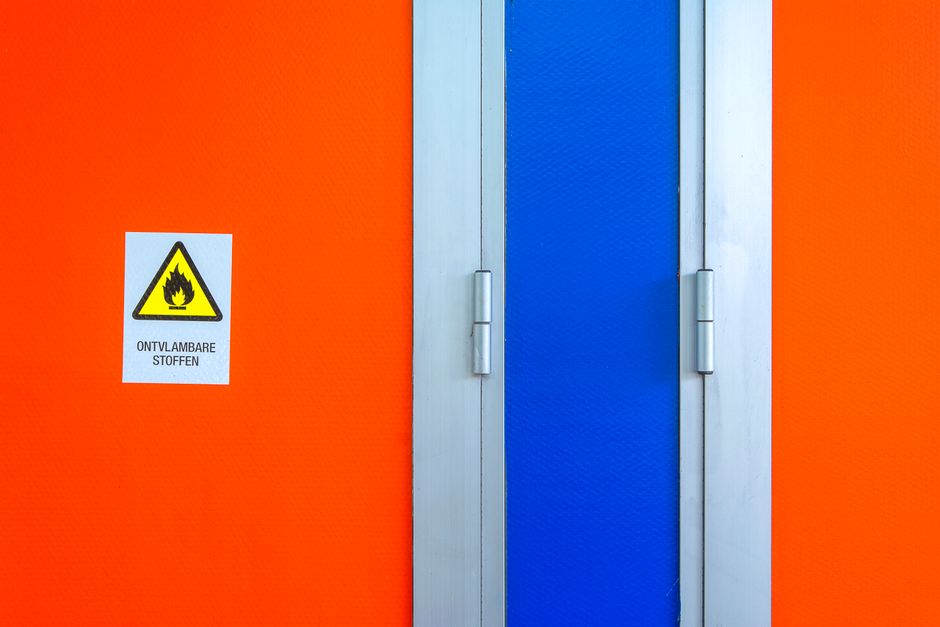 Förderband-Durchführung in F90-Brandwand mit Wassernebel-Brandsperre — Wassernebel Brandwanddurchbruch
