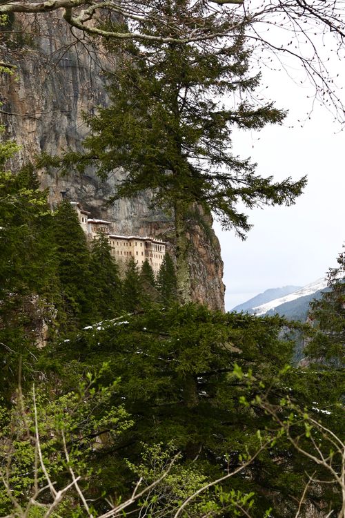 Free View of Sumela Monastery perched on a cliff amid the dense forests in Trabzon, Türkiye. Stock Photo