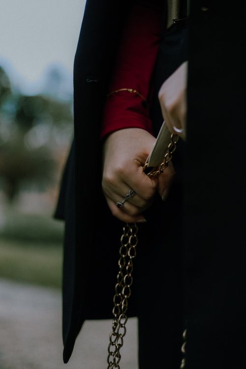 Free A mysterious close-up of a hand holding a chain outdoors, suggesting secrecy. Stock Photo
