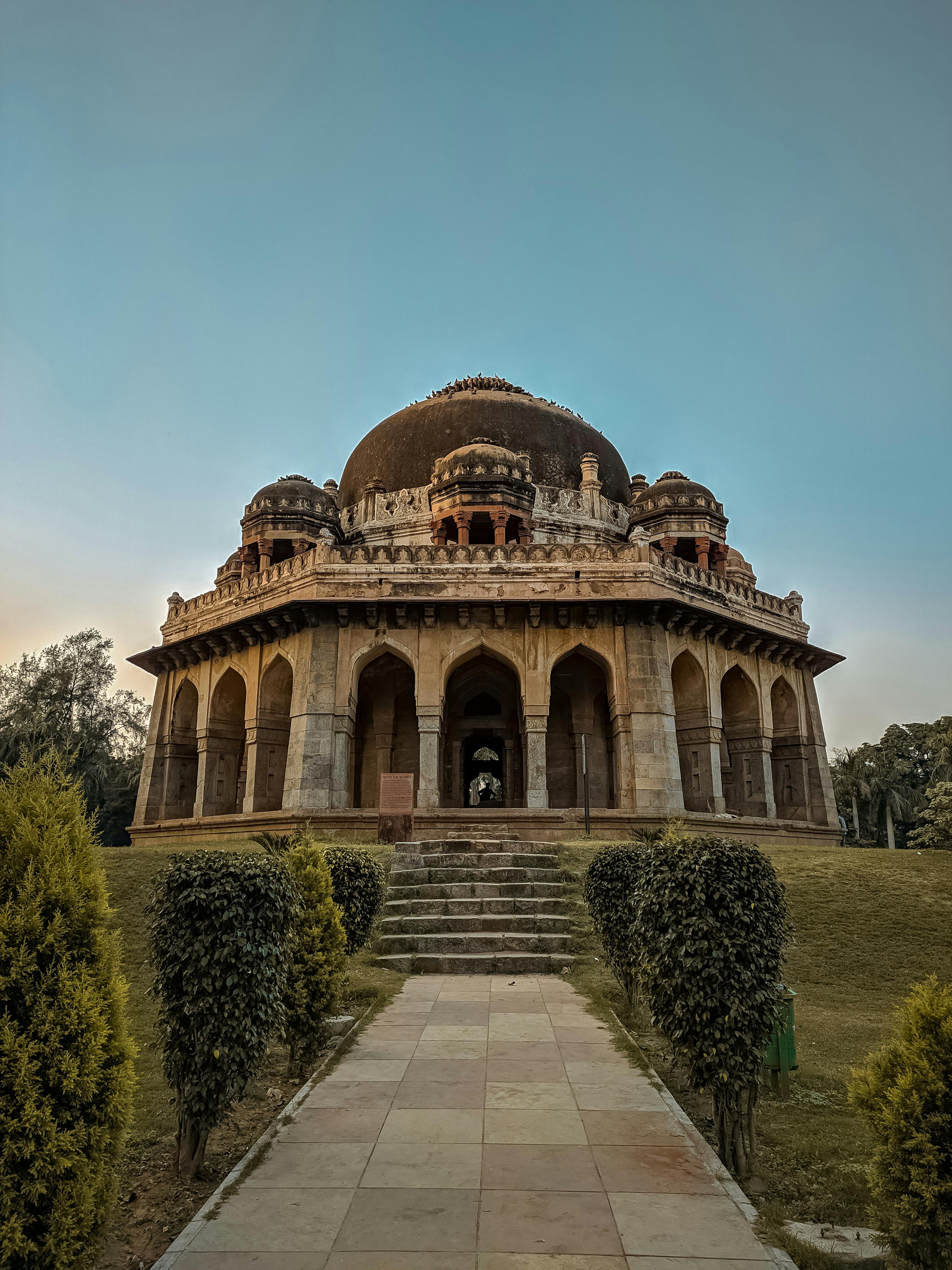 Low Angle Photography Of The Tomb In Lodi Gardens · Free Stock Photo