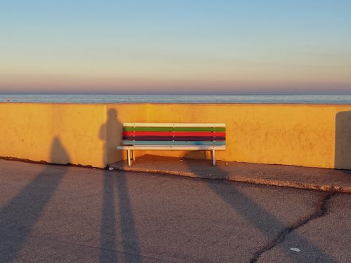 Free A cute bench  Stock Photo