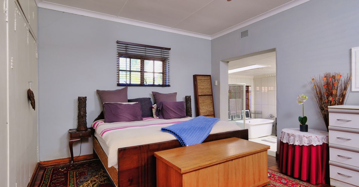Spacious bedroom featuring stylish decor and cozy elements for a comfortable living experience.