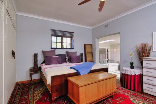 Free Spacious bedroom featuring stylish decor and cozy elements for a comfortable living experience. Stock Photo