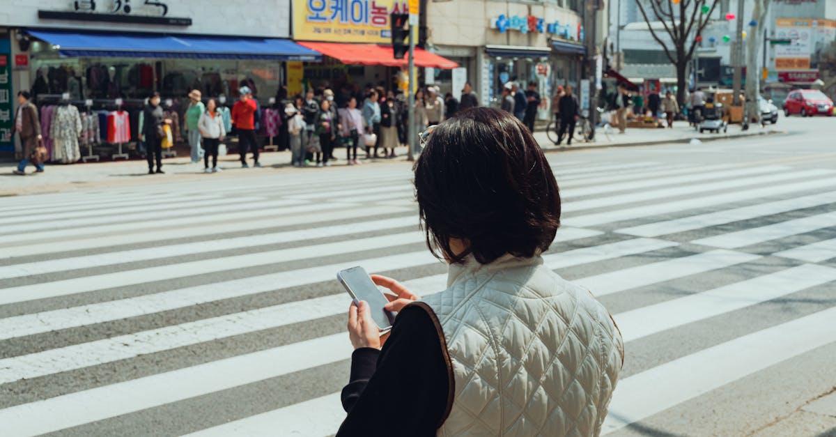 邁向全螢幕關鍵一步,iPhone 18 Pro 鏡頭挪到左上角?