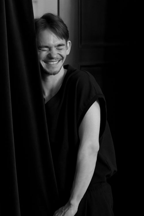 Free Smiling adult in black and white photo with dramatic lighting. Stock Photo