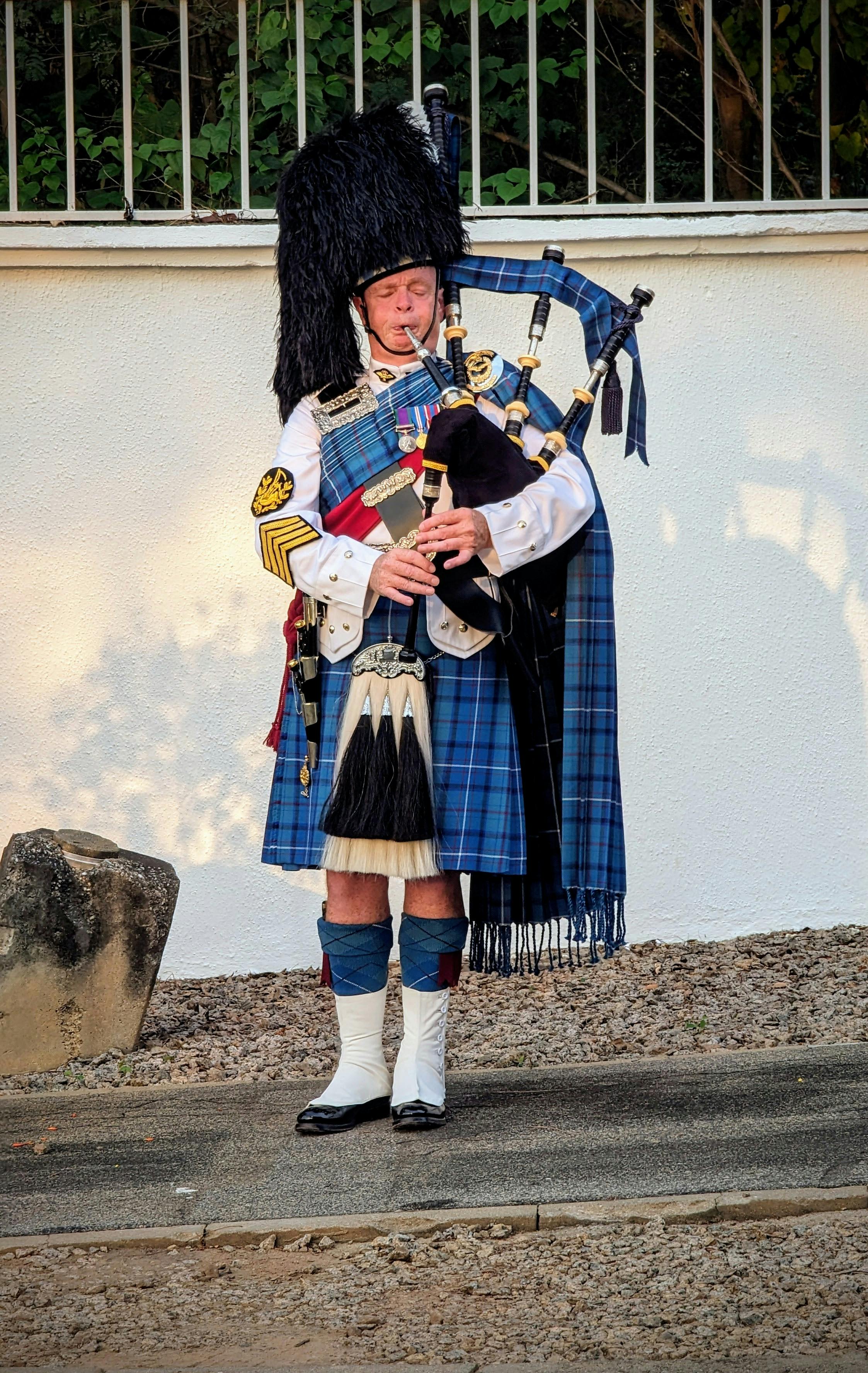 Traditional Scottish Bagpiper in Tartan Kilt · Free Stock Photo, image size:2246x3552