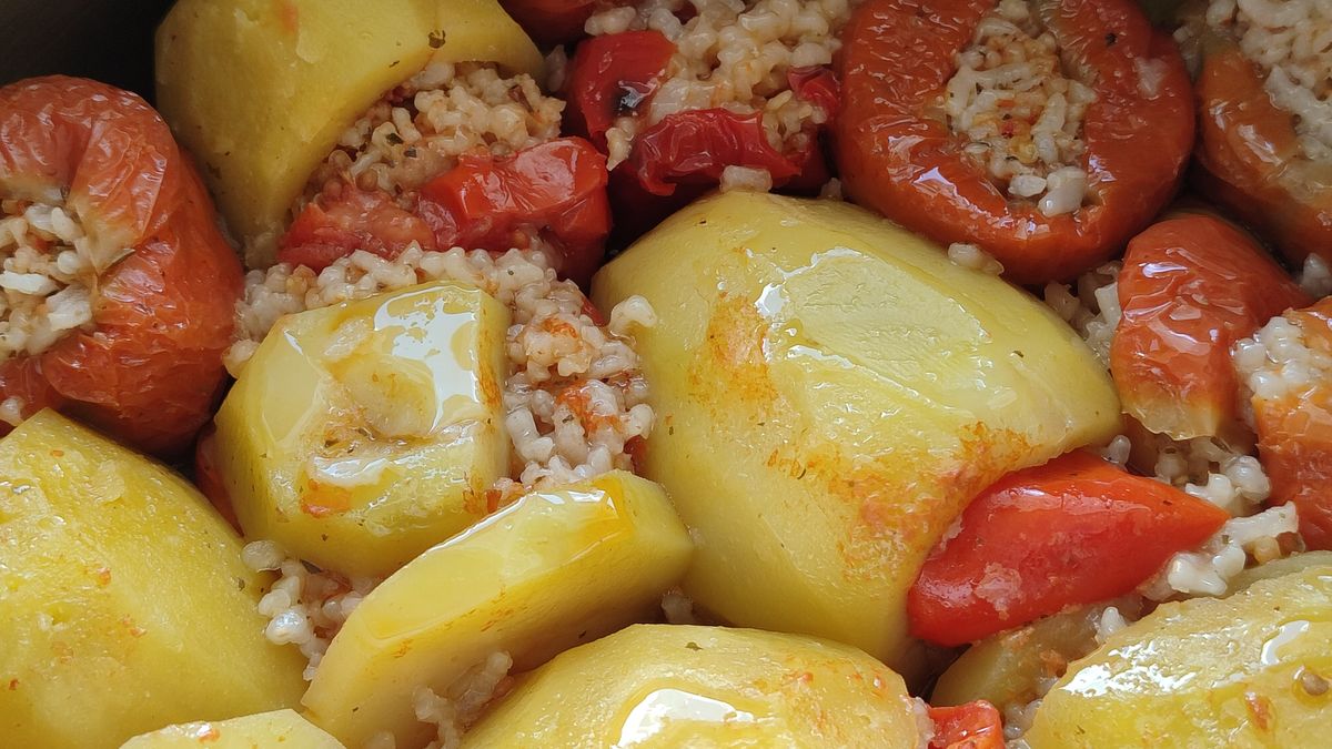 Peppers stuffed with rice and meat