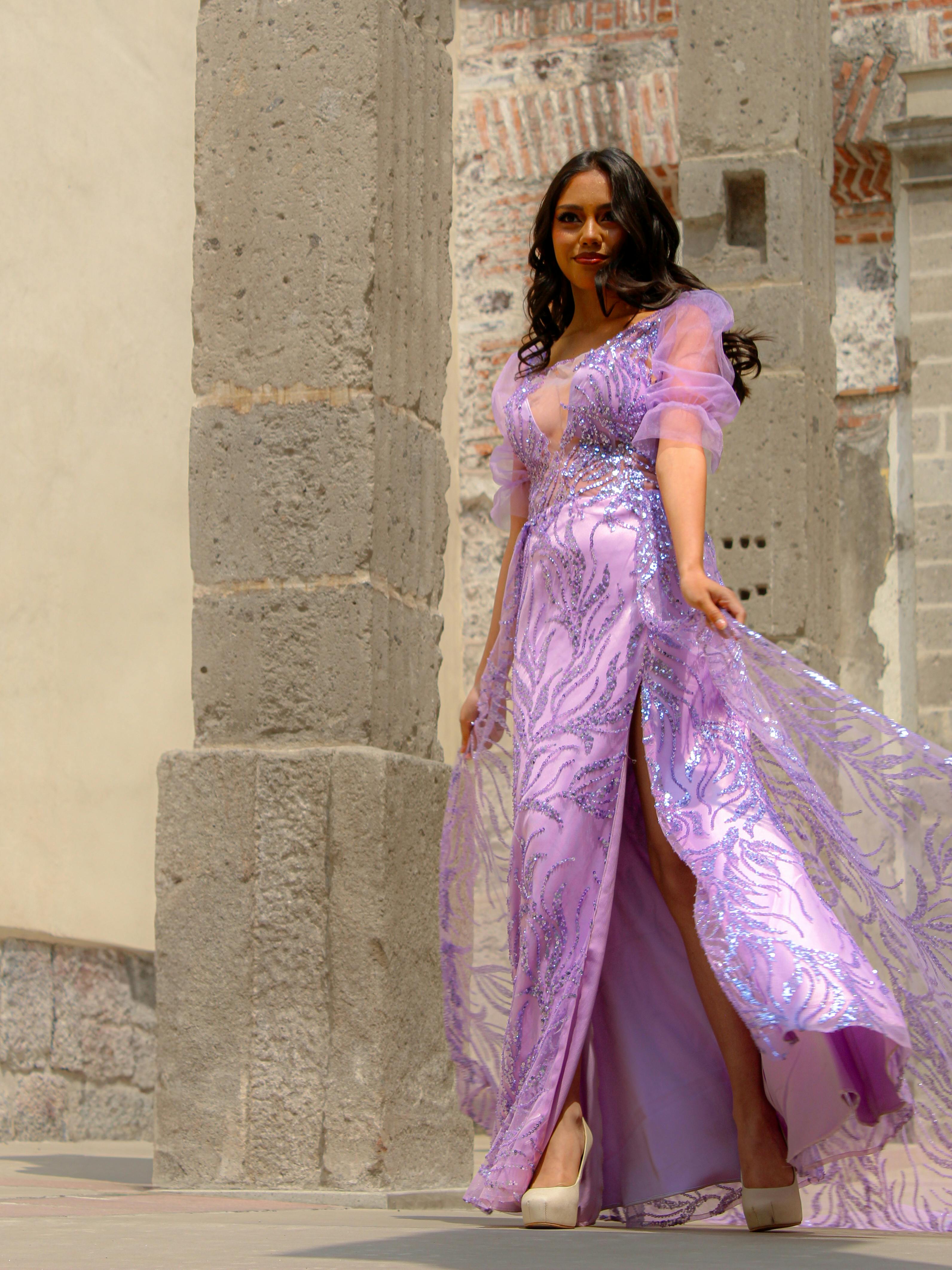 ingyenes Lövés: Moda En Pasarela Modelo: @La.Chianicole Mua: @Zaret Makeupartist Diseñador: @Julio. Delacruz Helyszín Y Agradecimiento Especial: @Palaciodemedicina Szervezet: @Anyajuarez #Isr... Stockfotó