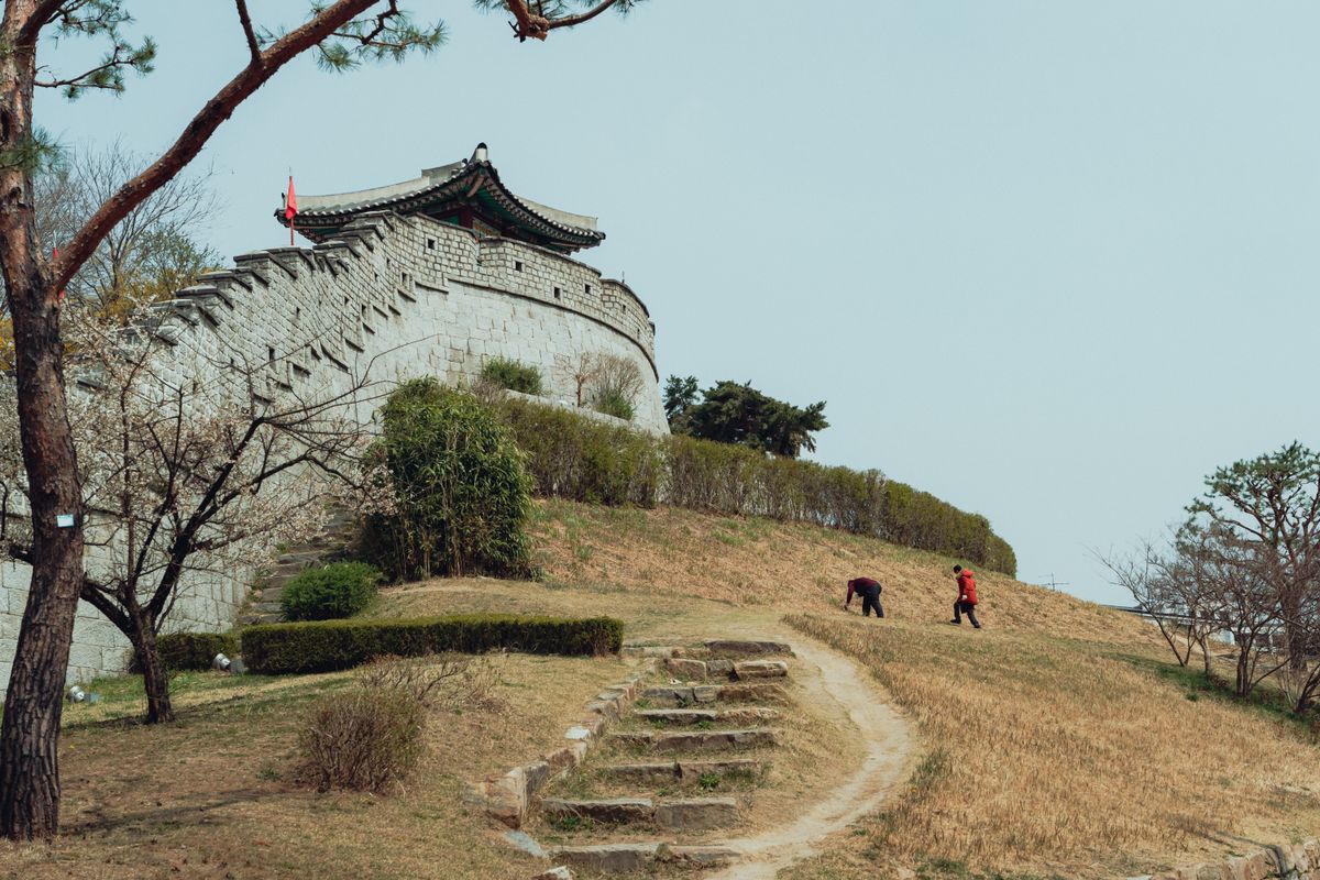 A historic Korean fortress wall trail in Seoul