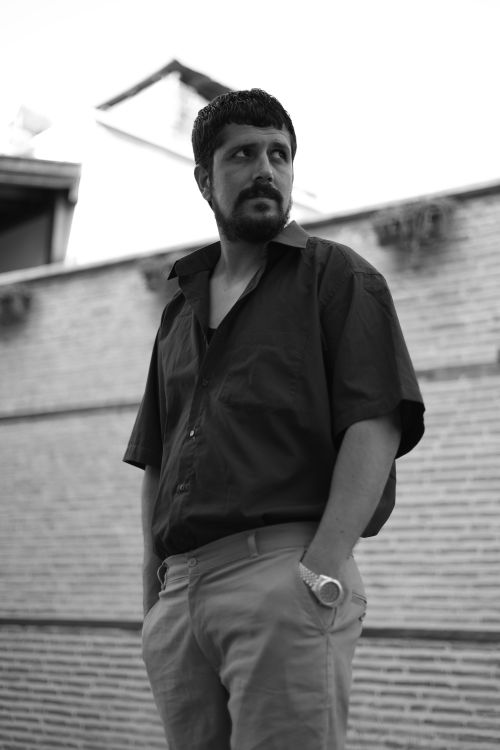 Free Monochrome portrait of a man posing outdoors in Türkiye, featuring an artistic ambiance. Stock Photo