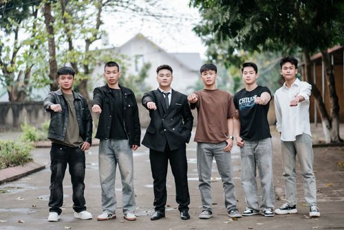 Free Six young men standing confidently outdoors, showcasing casual and formal clothing styles. Stock Photo