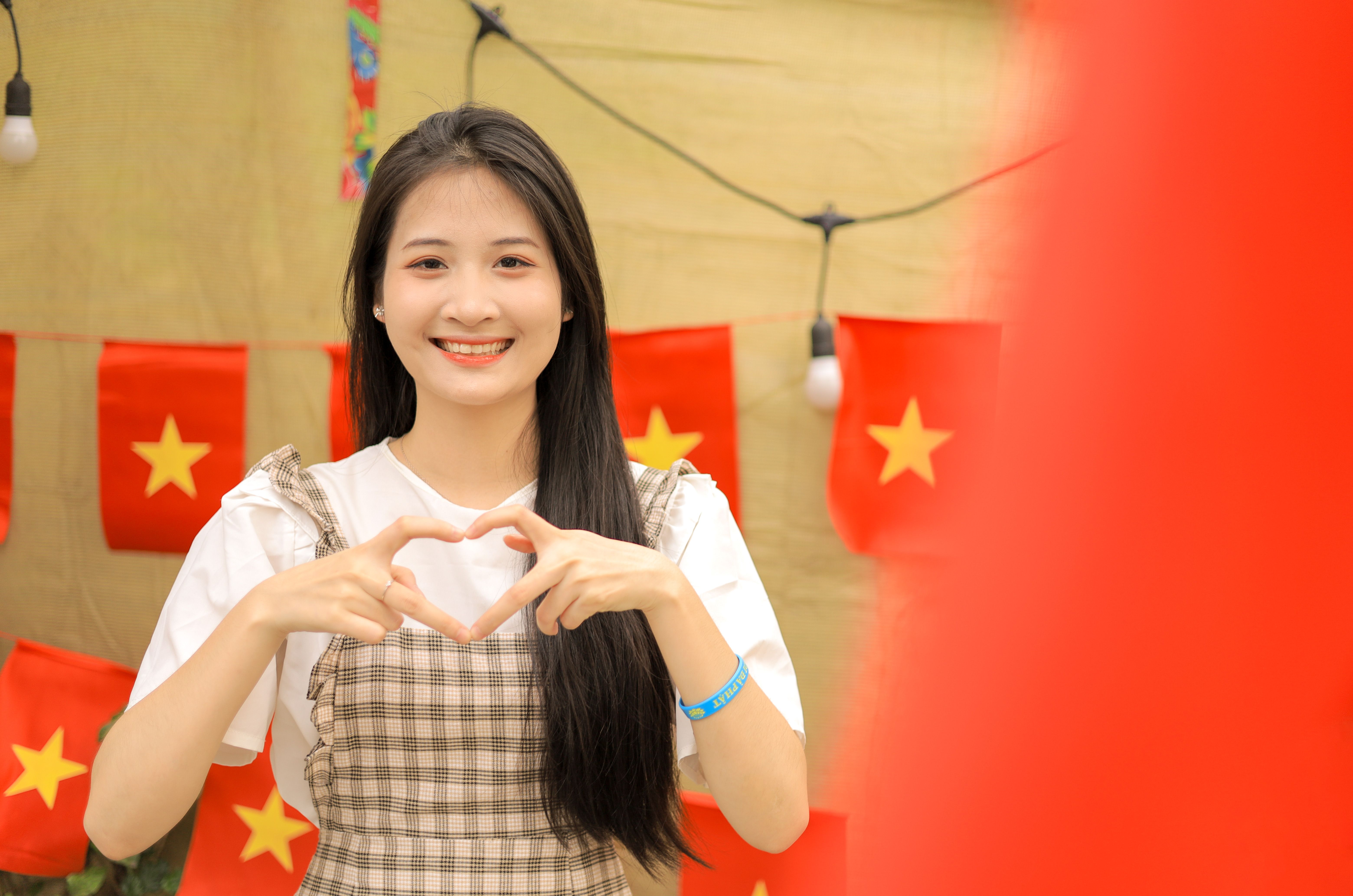 Cô gái trẻ đang chiêm nghiệm về những cơ hội sự nghiệp phía trước.