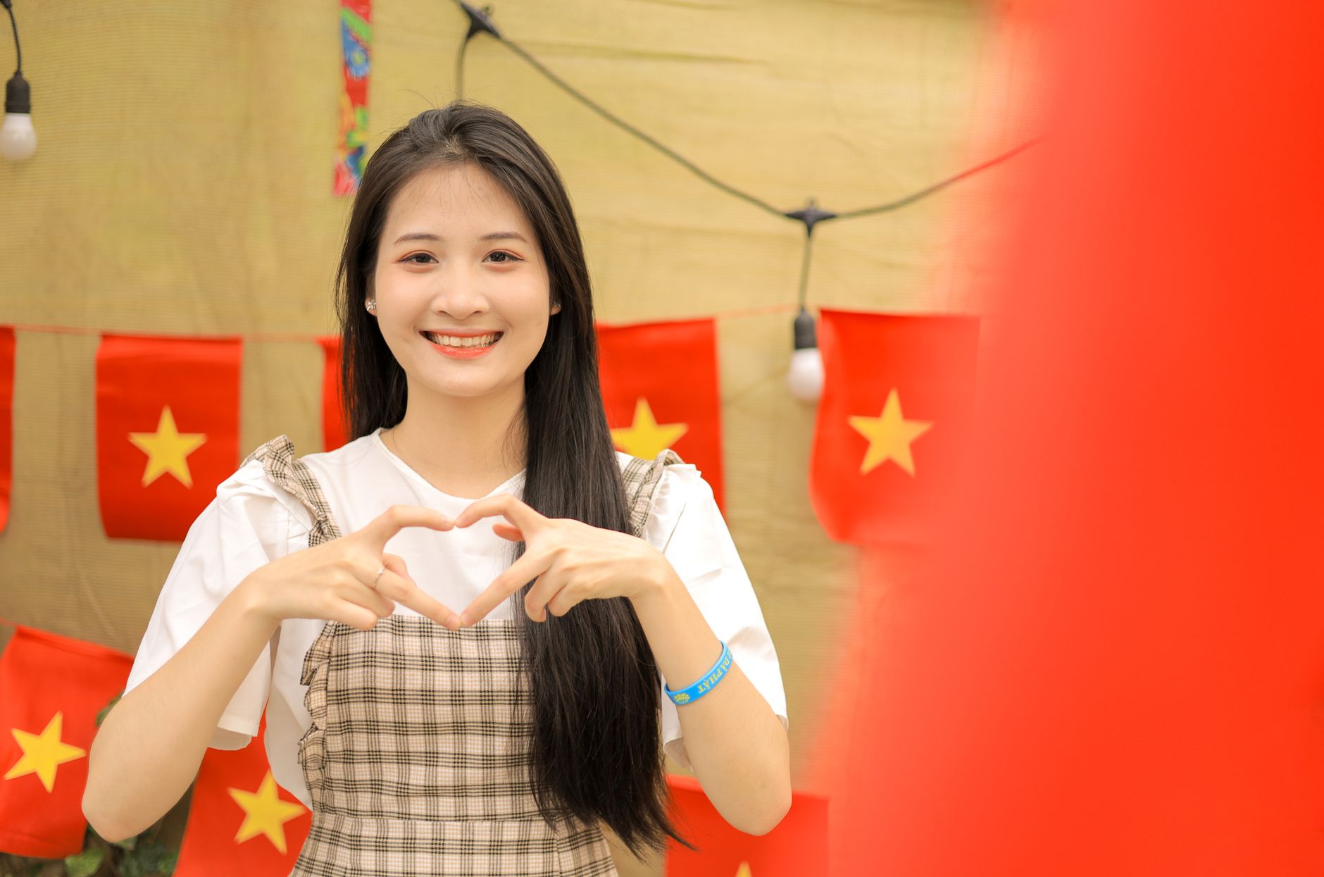 Cô gái trẻ đang chiêm nghiệm về những cơ hội sự nghiệp phía trước.